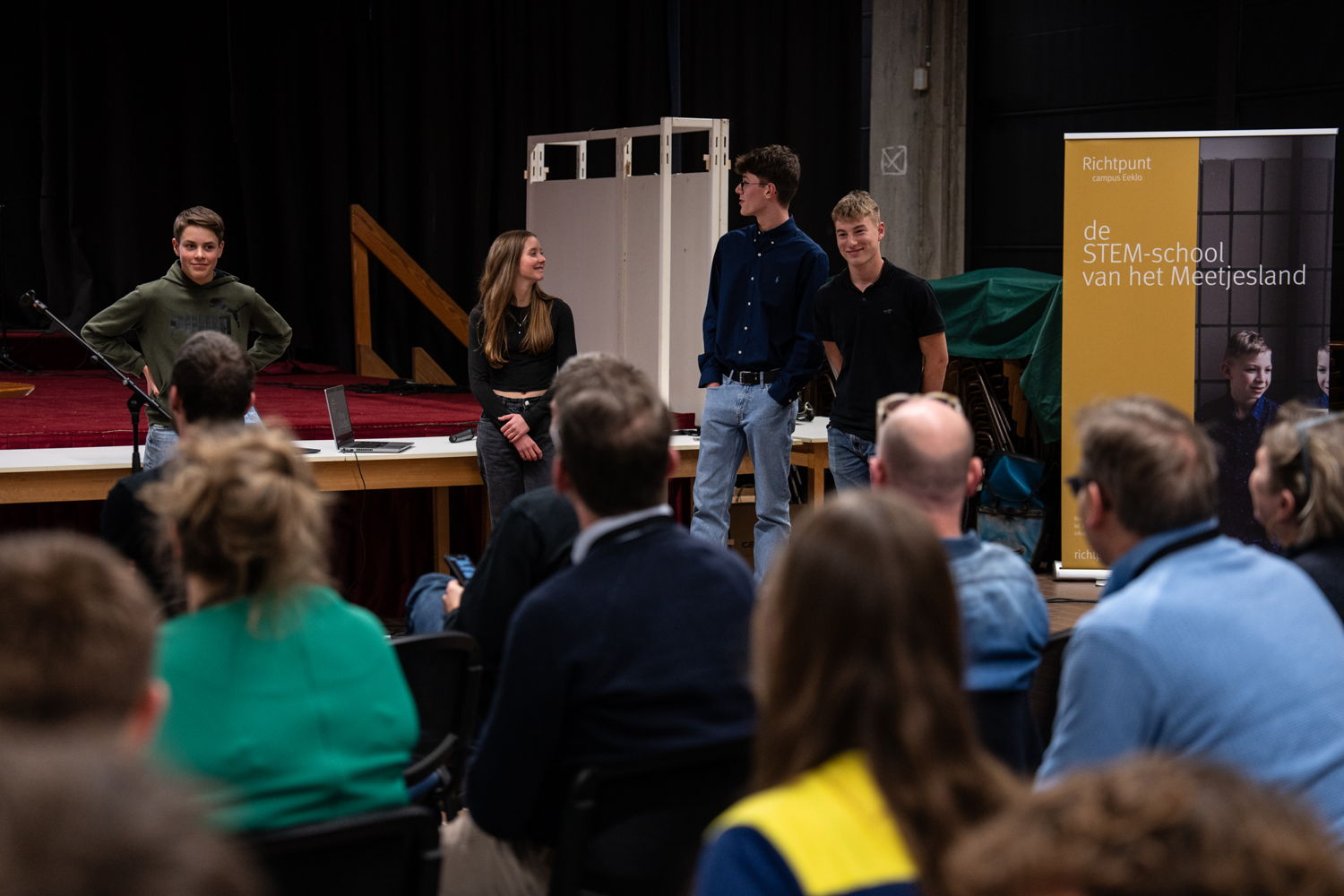 leerlingen Bouwtechnieken lichten project toe