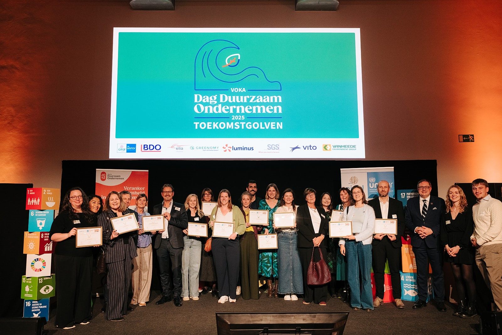 Twaalf bedrijven kregen dit jaar een erkenning van de Verenigde Naties. Het gaat om, in alfabetische volgorde, Aerzen, CDM Strativec, Copro, Ecowerf, Hydro Building Systems Belgium NV, imec, Kim's Chocolates, Kinnarps NV, LCL NV, Pietercil Delby, Statik en ViTeS vzw. Twaalf bedrijven kregen dit jaar een erkenning van de Verenigde Naties. Het gaat om, in alfabetische volgorde, Aerzen, CDM Strativec, Copro, Ecowerf, Hydro Building Systems Belgium NV, imec, Kim's Chocolates, Kinnarps NV, LCL NV, Pietercil Delby, Statik en ViTeS vzw.