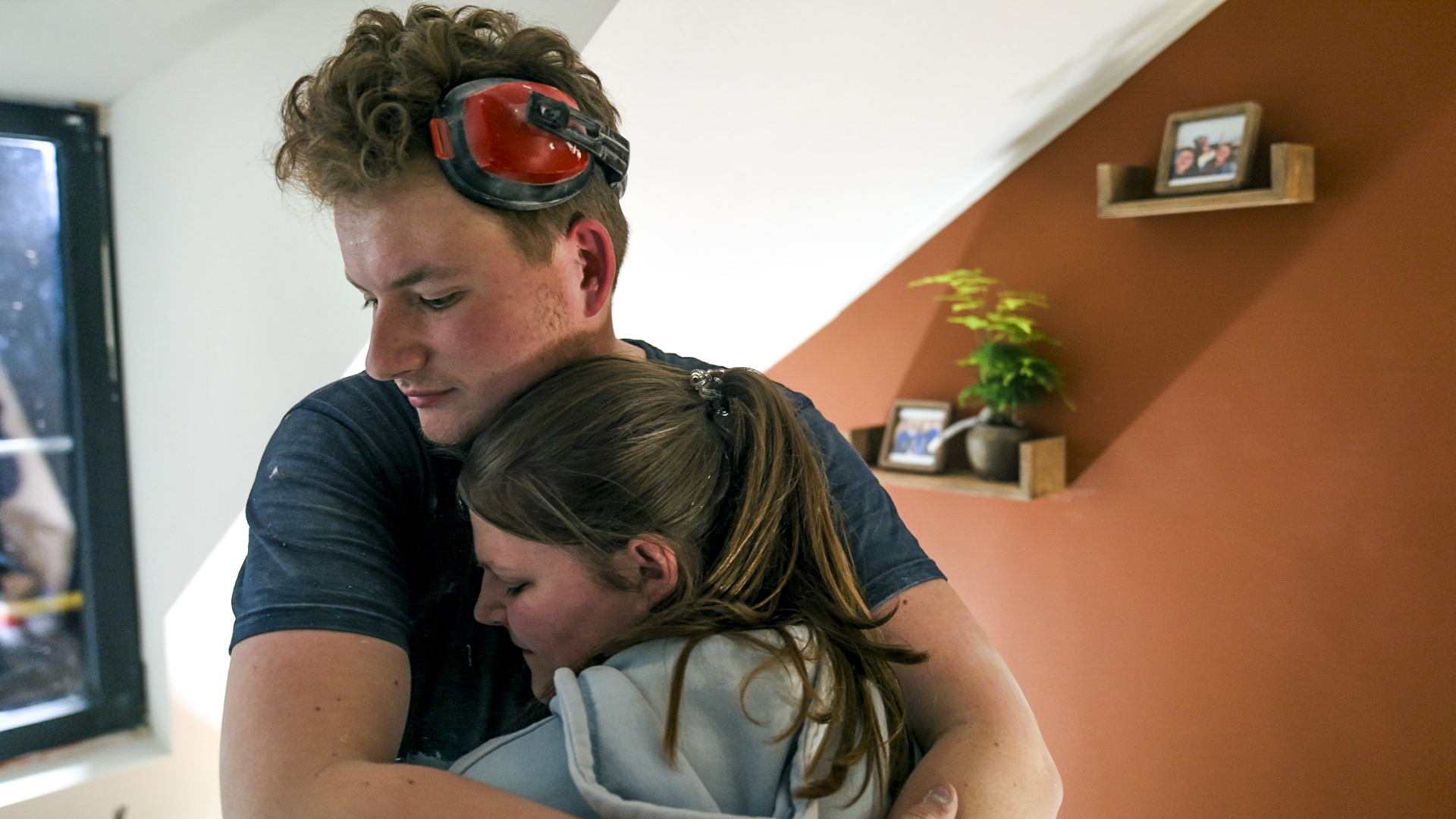 Huis Gemaakt-koppels gaan tot het (afvoer)gaatje om hun badkamer af te krijgen