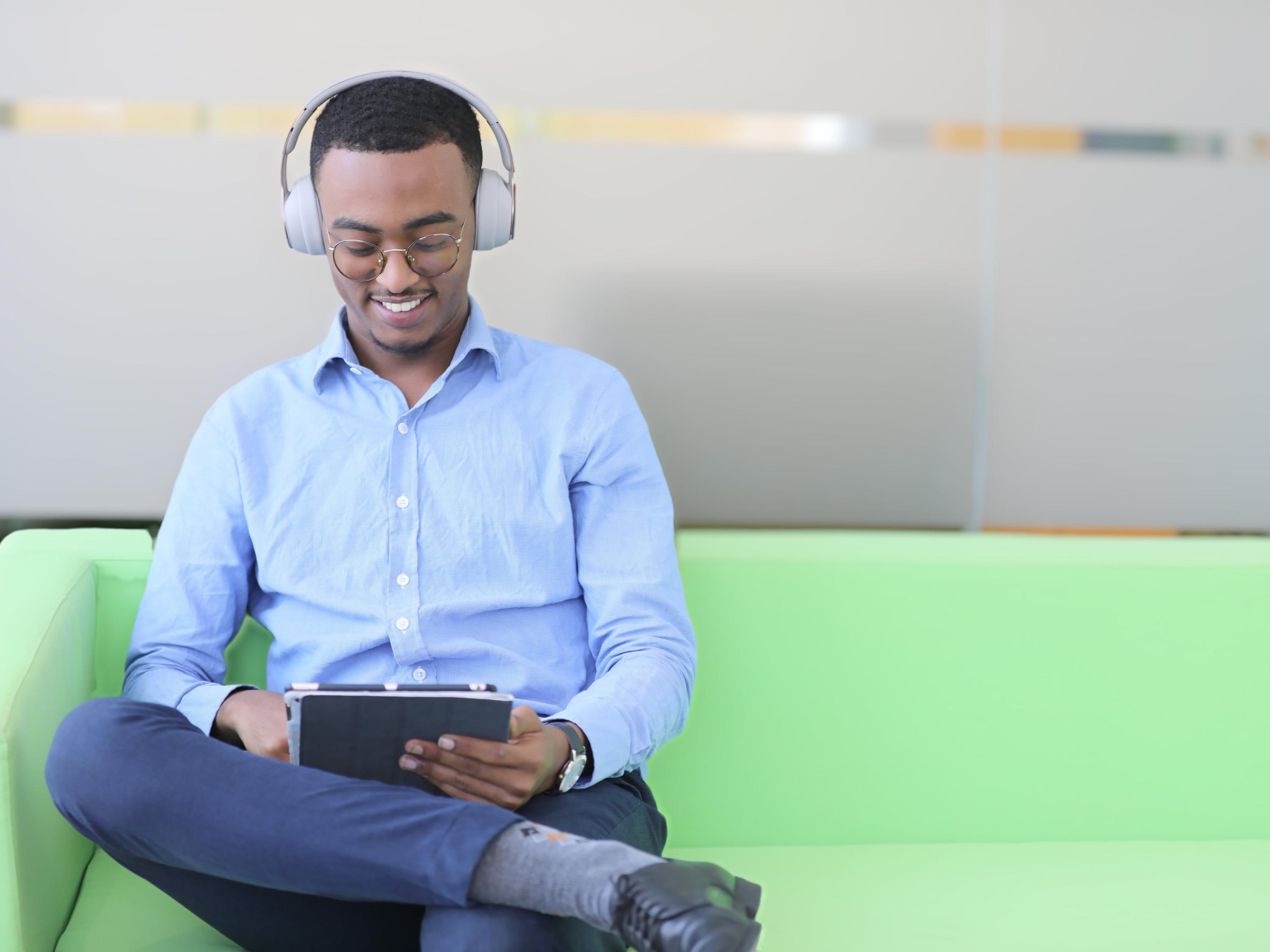 BUSINESSES THAT ADOPT HYBRID WORKING WITH TEAMS WORKING LOCALLY, CLOSER TO HOME, BOOSTS PRODUCTIVITY 
