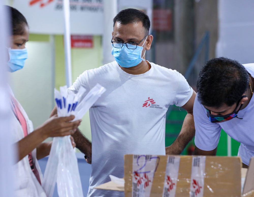 Nurse supervisors checking medical supplies needed. Photographer: Garvit Nangia/MSF Nurse supervisors checking medical supplies needed. Photographer: Garvit Nangia/MSF