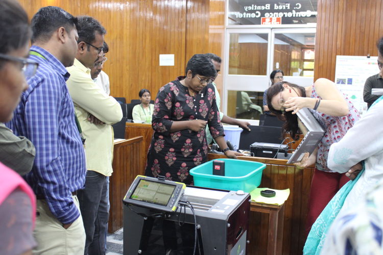 Demonstration of portable high throughput grain quality assessment instruments (HarvestMaster Classic Graingage and portable Near Infrared Reflectance Spectrometer, Hone Lab Red)