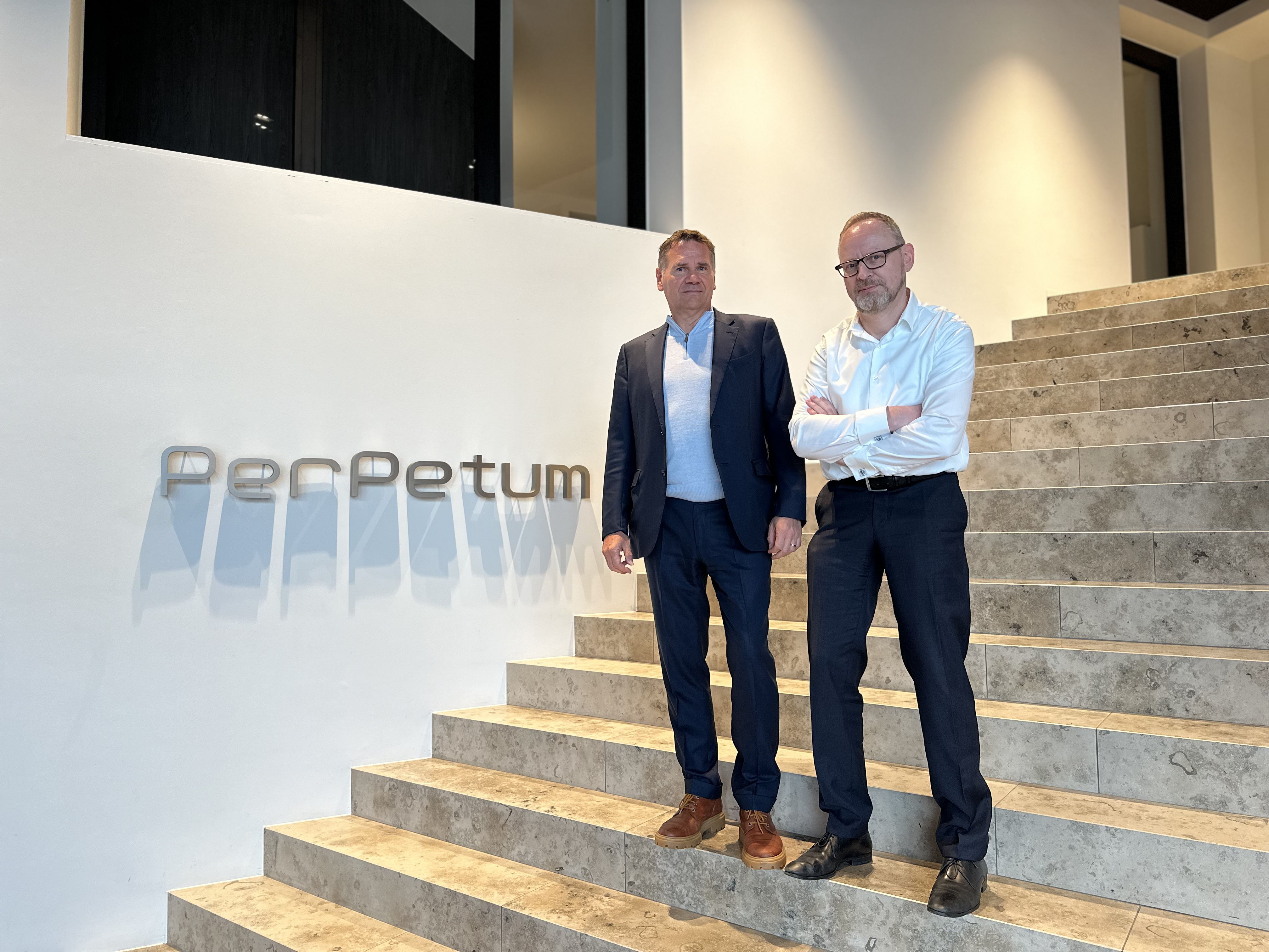 Luc Leenknegt, fondateur et CEO de Perpetum (à gauche) et Guy Vandendungen, fondateur et CEO de Pulsar Power (à droite)