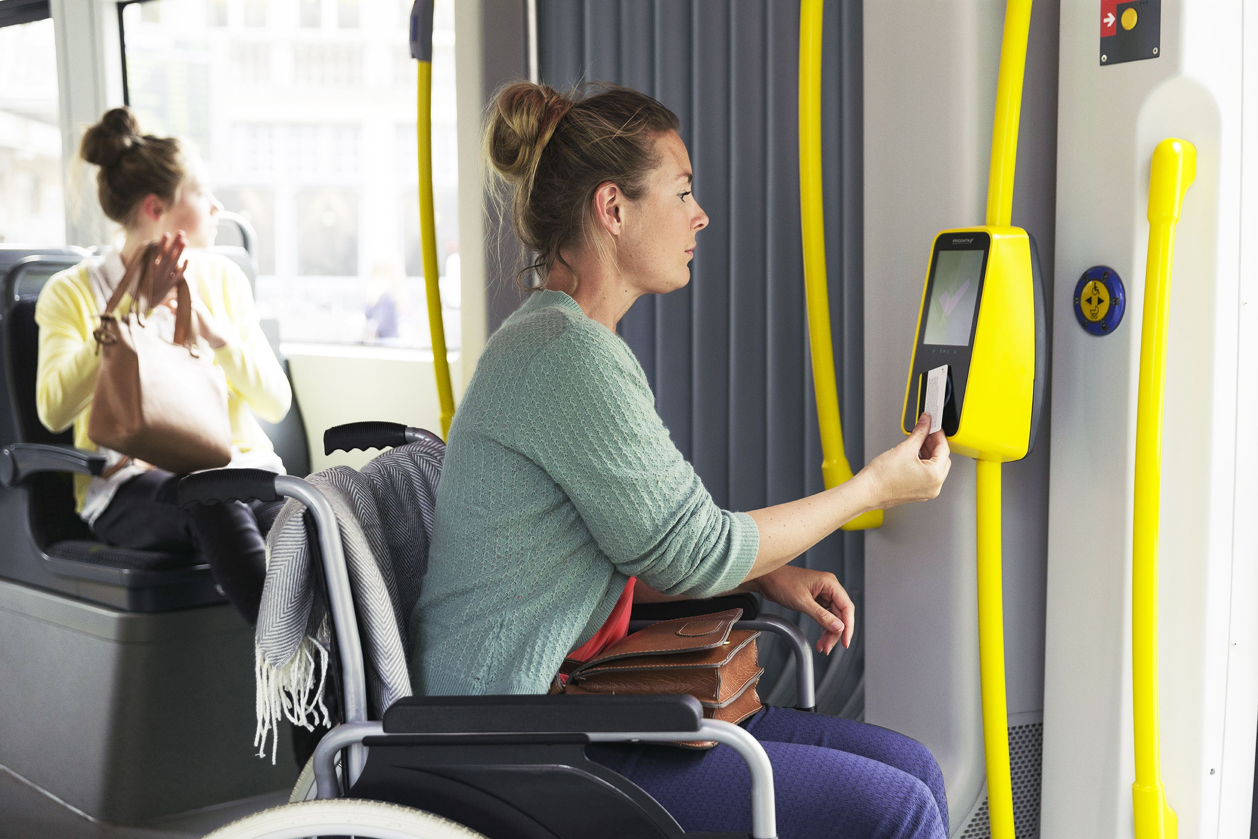 Rolstoelgebruikers moeten niet meer reserveren op 57 bus- en tramlijnen