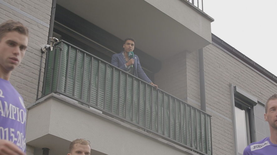 8. Een echte stadsderby in je tuin
Sorry voor alles (c) VRT