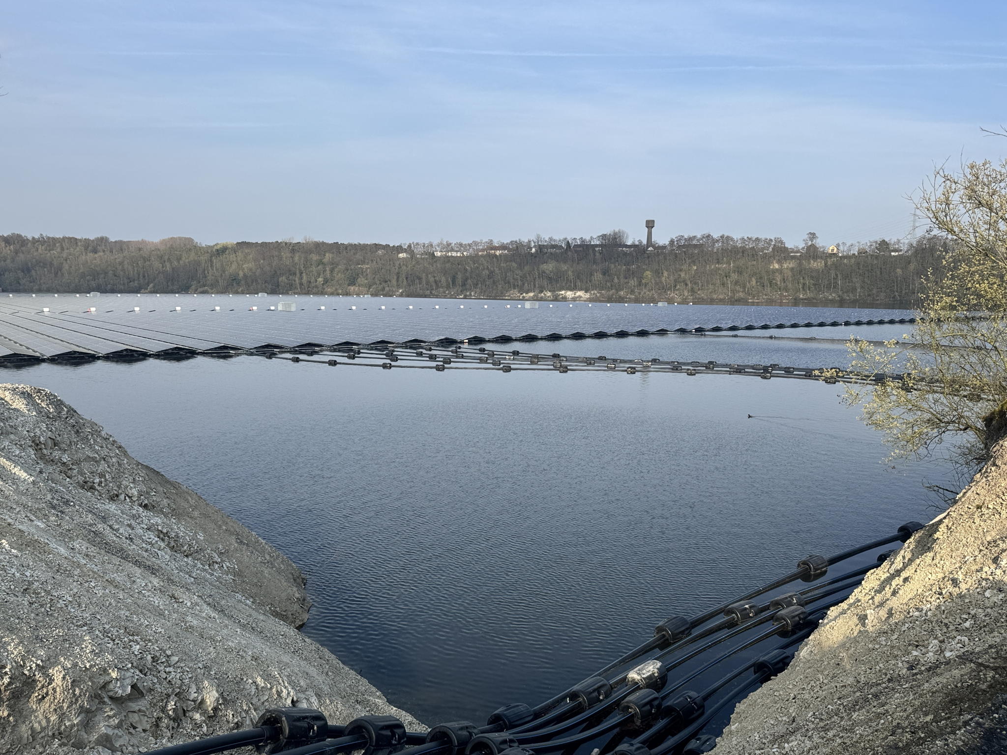 Swiss building materials giant inaugurates floating solar farm with 55,000 panels in Hainaut