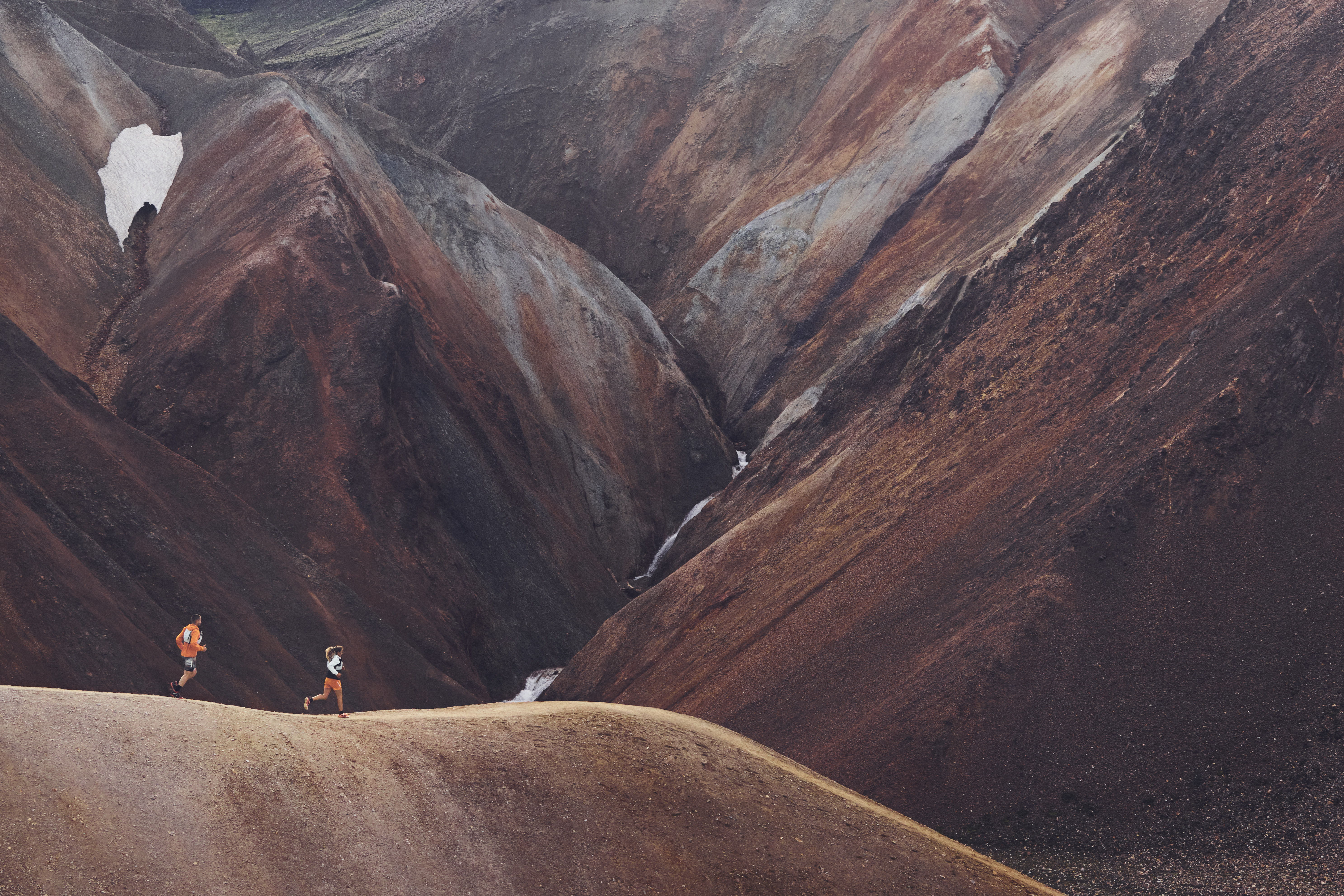 Trailrunning in Island, eingekleidet in die 100 % dekarbonisierte Trail Running Kollektion. (Foto: Mammut Sports Group AG, Dominik Hodel)