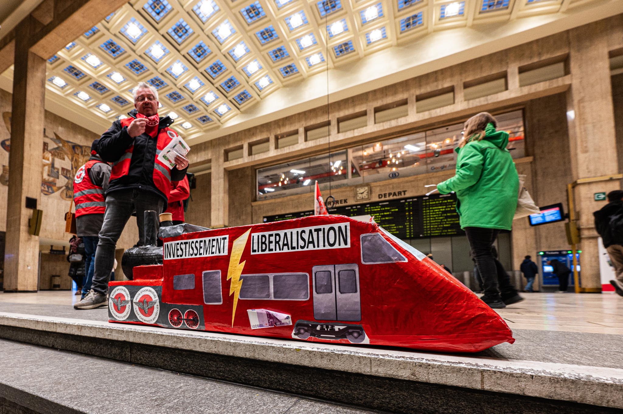 Mobility minister calls five-day rail strike 'unreasonable' as Flanders sees heavy traffic