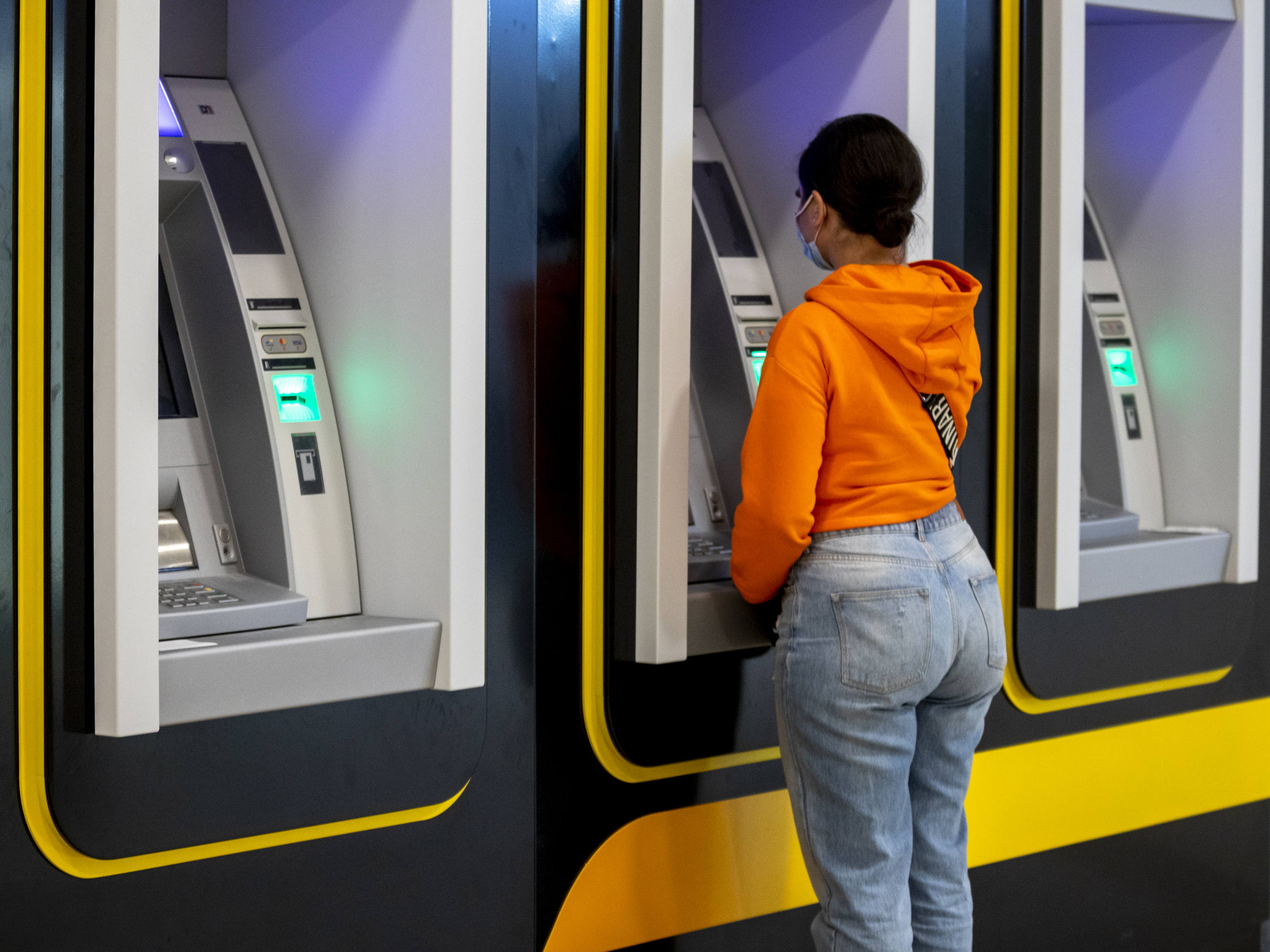 Belgian banks to install more ATMs following regulatory pressure