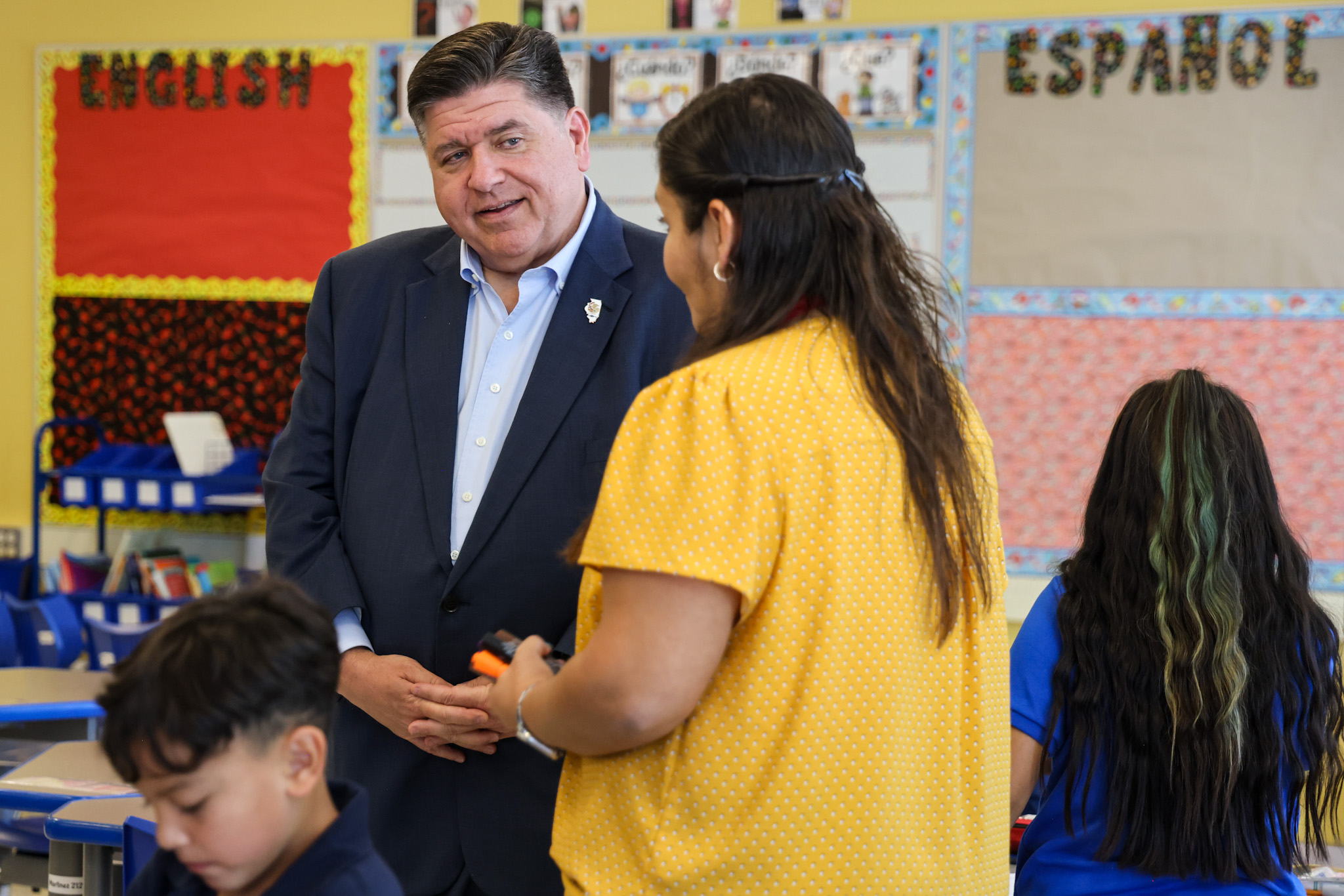 Gov. Pritzker visits a kindergarten classroom at Prairie Oak Elementary School in Berwyn. (Office of the Governor)