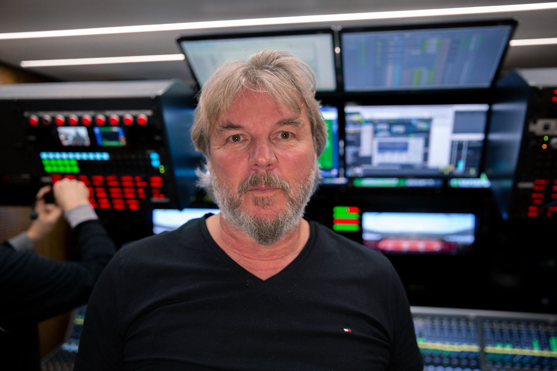L'ingénieur du son Ecki Kehrer travaille chez TopVision depuis 32 ans.