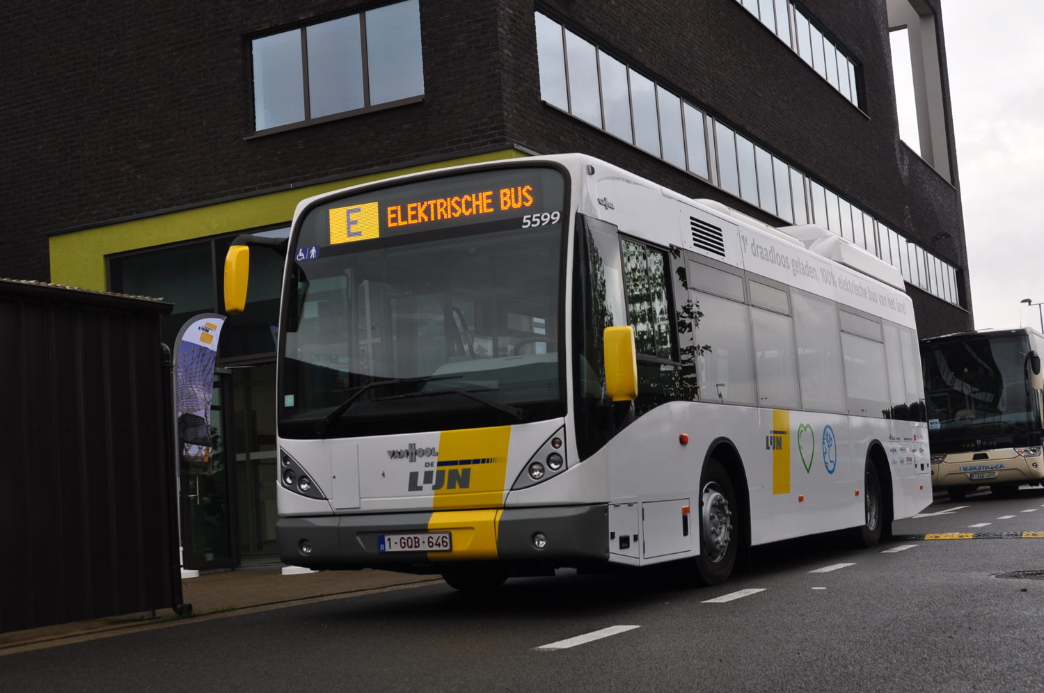 Elektrische bus in Brugge  (fabrikant: Van Hool)