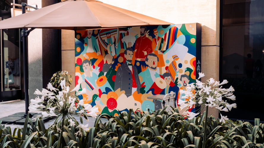 Mural afuera de tienda.