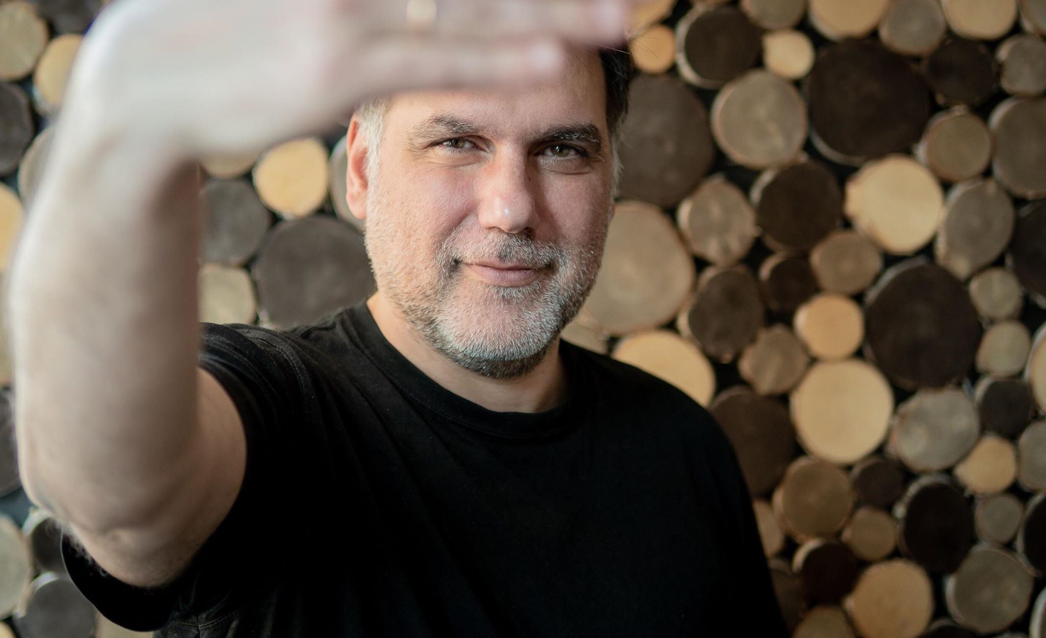 Stupid Human rekryterar Filippos Arvanitakis som Creative Director för att driva AI-driven kreativ innovation 