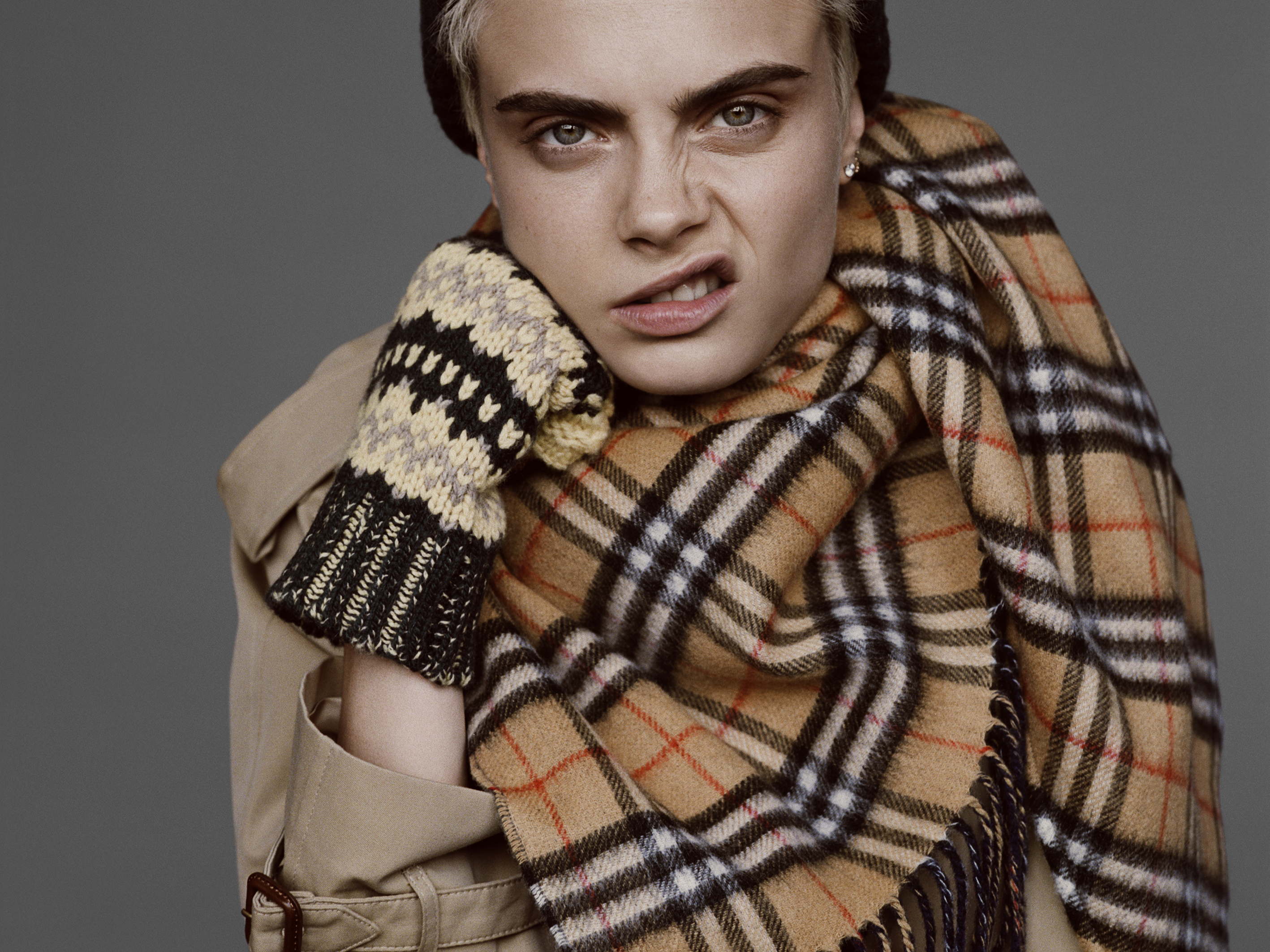 CARA DELEVINGNE Y MATT SMITH PROTAGONIZAN LA CAMPAÑA FALL WINTER 2017 DE BURBERRY