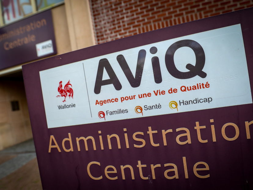 En pleine campagne de vaccination, l’AVIQ perd sa tête !