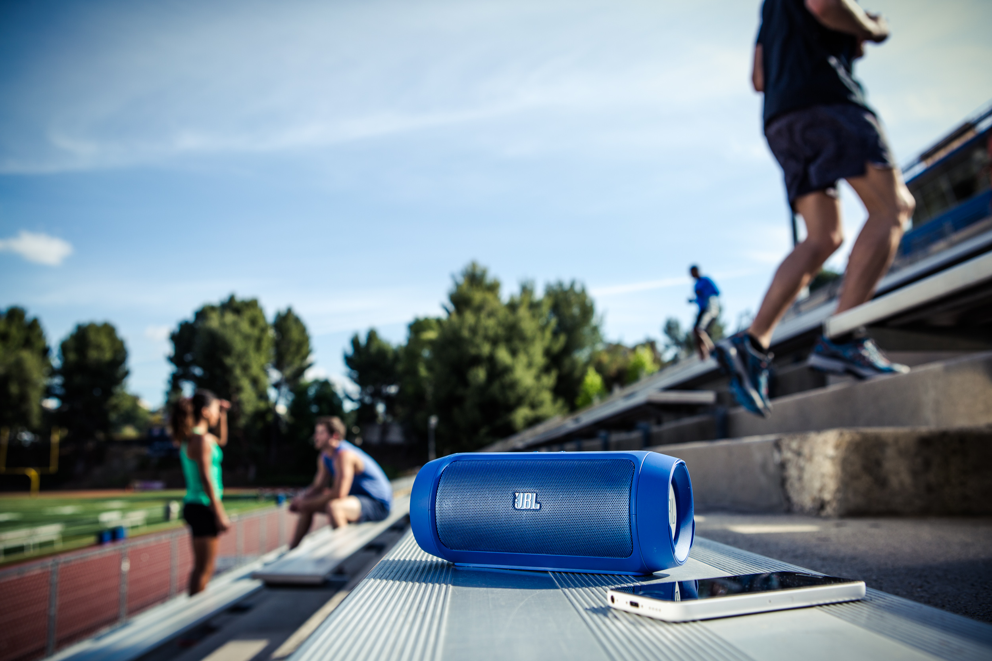 JBL stellt zur IFA 2014 den tragbaren Bluetooth-Lautsprecher JBL Charge 2 mit Ladefunktion vor