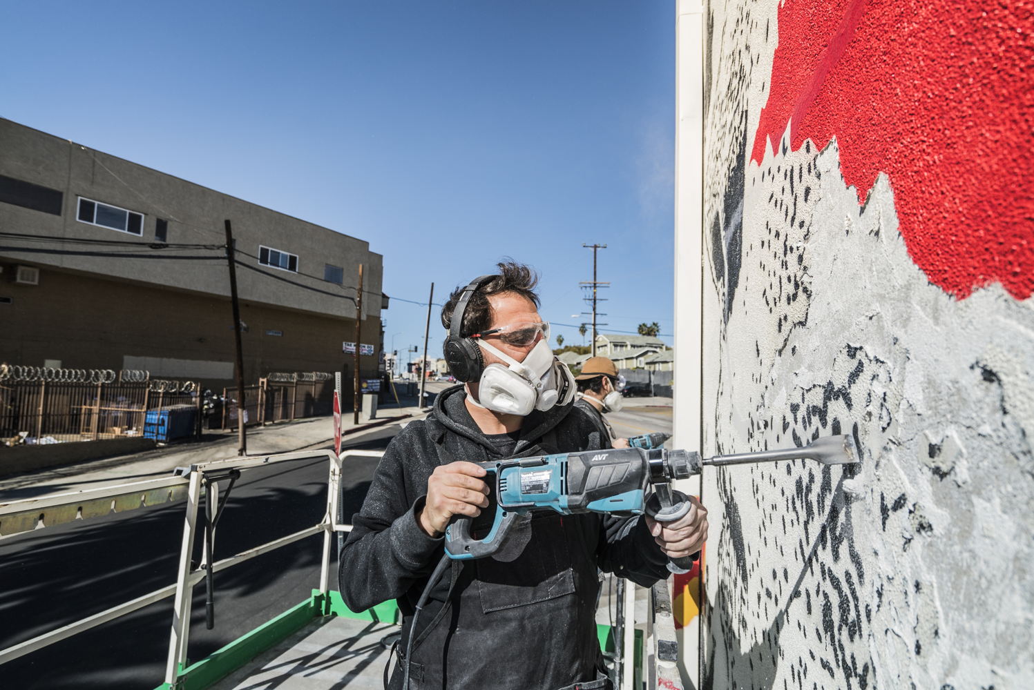 Alexandre Farto aka VHILS at work 
