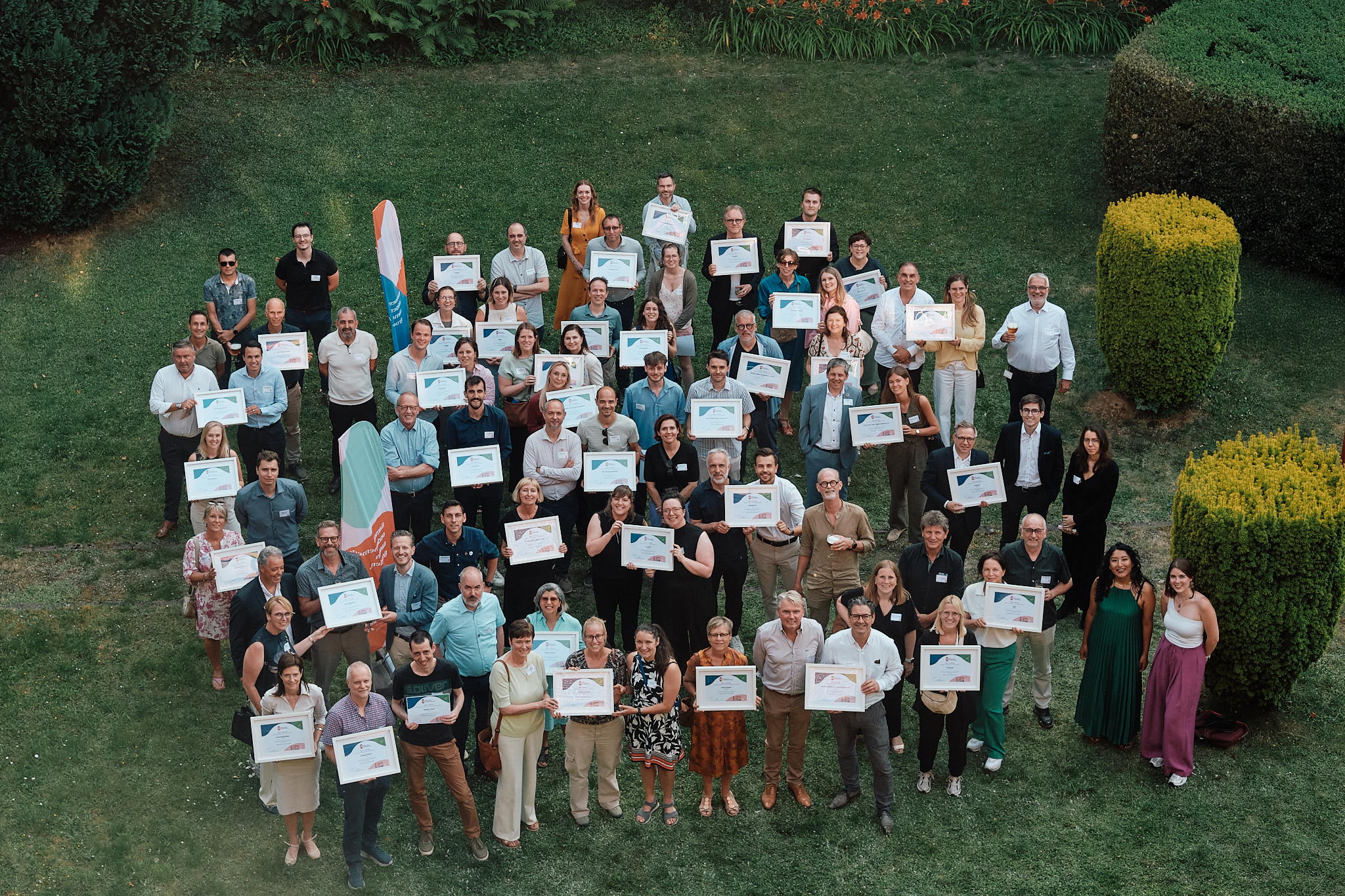 Maar liefst 45 ondernemingen - een record - kregen hun VCDO-charter uitgereikt Maar liefst 45 ondernemingen - een record - kregen hun VCDO-charter uitgereikt