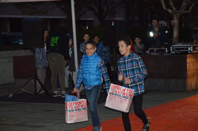 Inhuldiging Heldenplein -  Habbekrats & Uniqlo