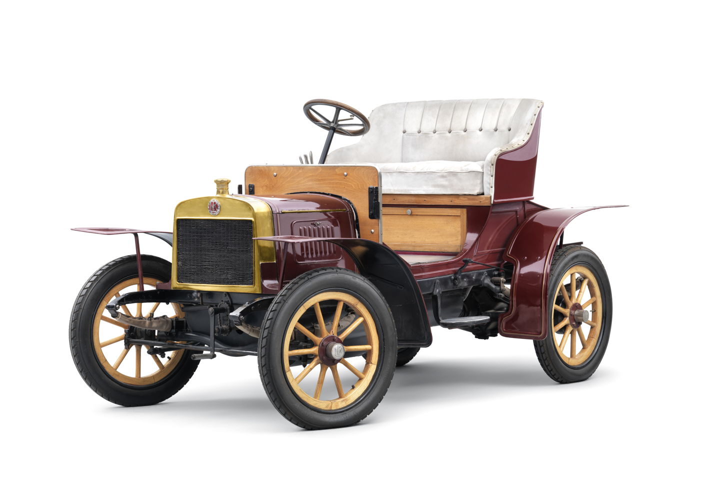 The first Laurin & Klement automobile, the Voiturette A, made its debut as early as 1905. It quickly proved to be a high-quality everyday vehicle with an excellent price-performance ratio.