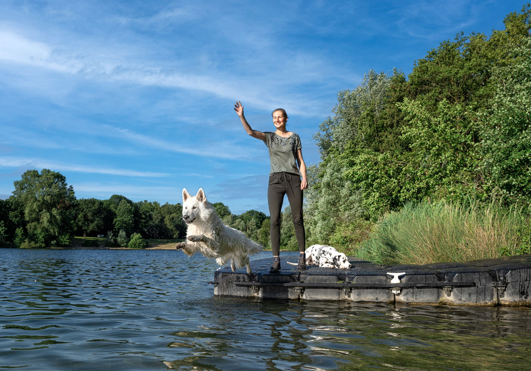 Immer in Bewegung oder tiefenentspannt? Jeder Hund ist anders, deshalb ist auch die Uelzener Versicherung nun ganz INDIVIDUBELL aufgestellt. (Bildquelle: Uelzener)