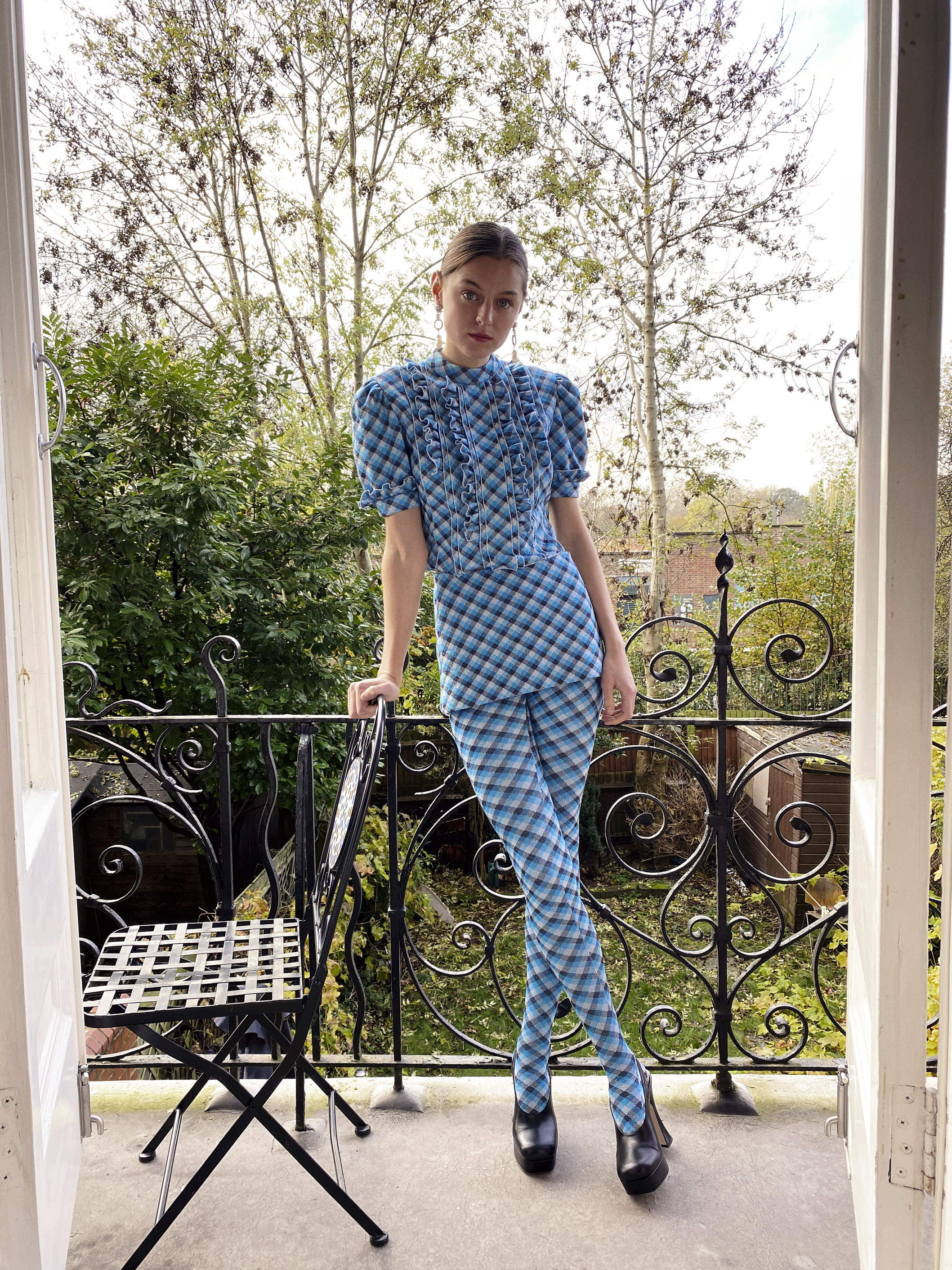 Emma Corrin en Miu Miu