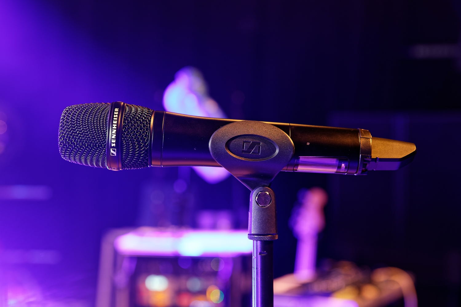 Sennheiser ist einer der führenden Hersteller von Kopfhörern, Mikrofonen und drahtloser Übertragungstechnik