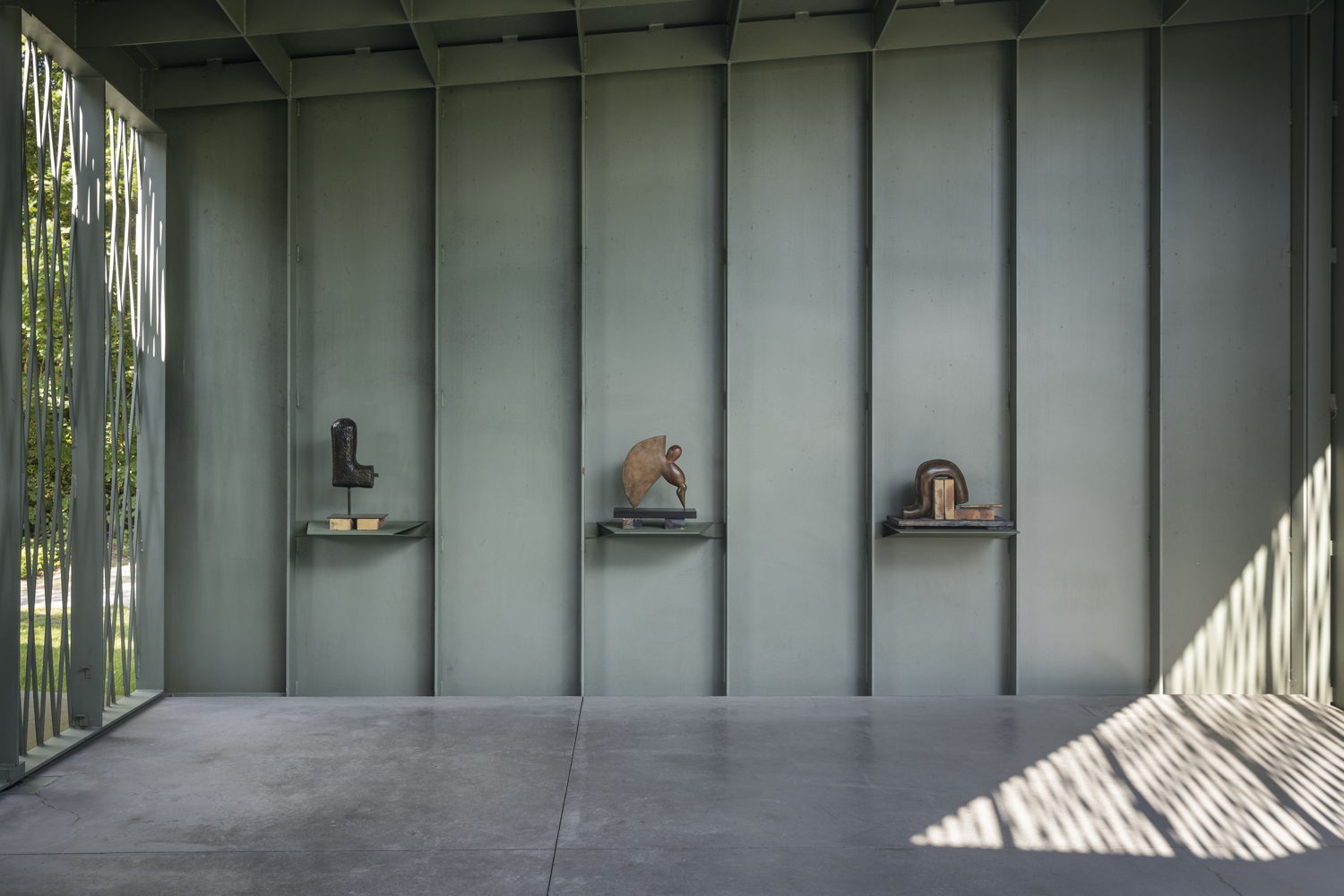 Installation view Wet Job by Camille Henrot (Het Huis), 2022 © ADAGP Camille Henrot. Courtesy of the artist, kamel mennour and Hauser & Wirth. Photo: Ans Brys