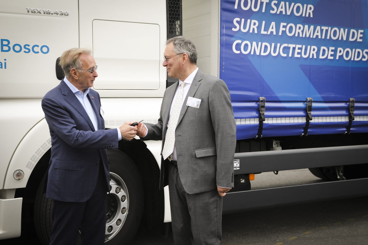 - Remise officielle du camion de formation offert par le FSTL à l’Institut Don Bosco  ©FSTL