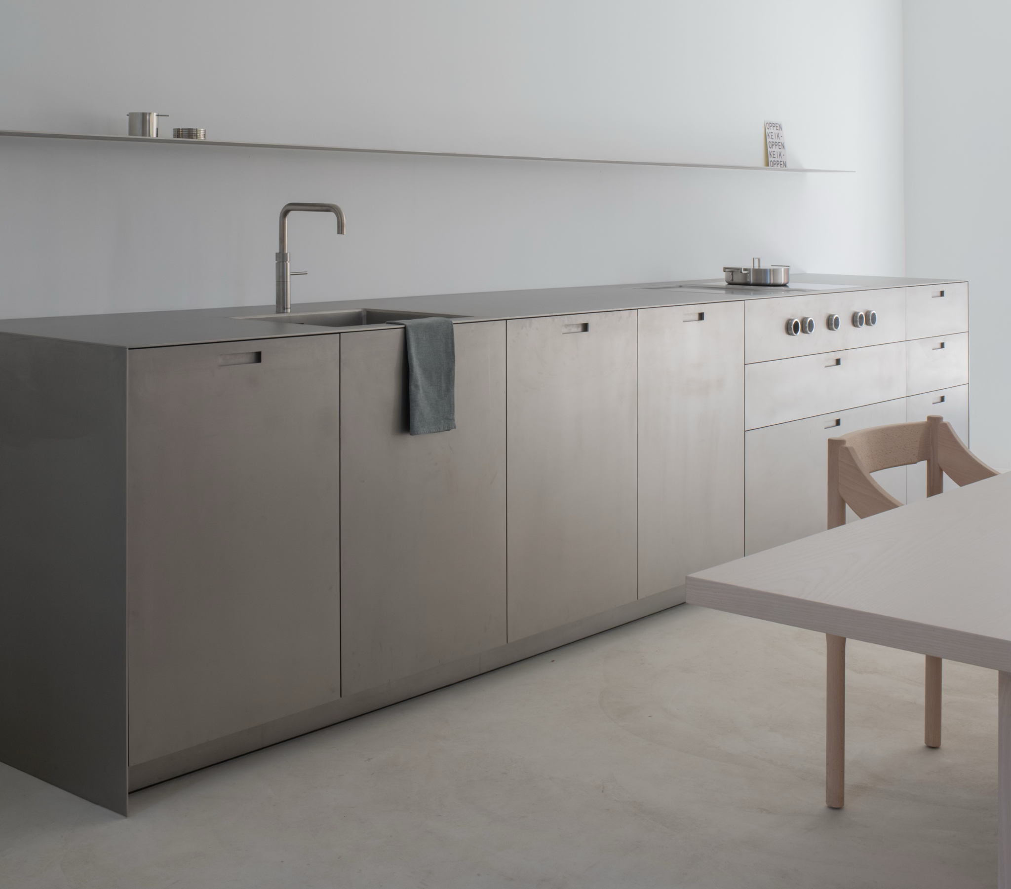 The Belgian kitchen brand sistem is celebrating its fifth anniversary with the opening of a new showroom in Ghent