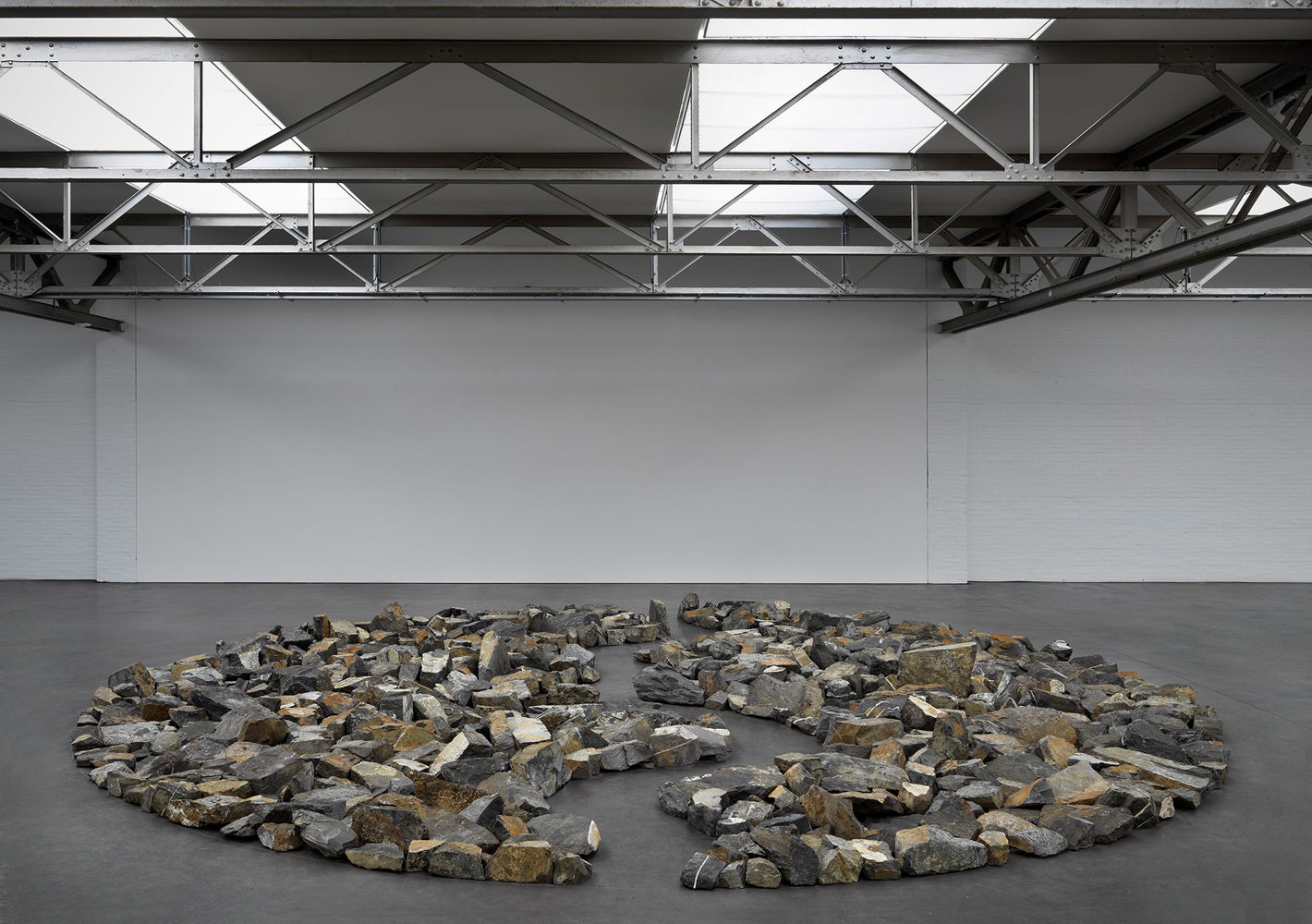 Richard Long, Heaven and Earth Circle, 2002, installation view, 2019, De Pont Museum, Tilburg. Courtesy Galerie Tschudi, Zuoz (Switzerland) and the artist. © photo: Gert van Rooij