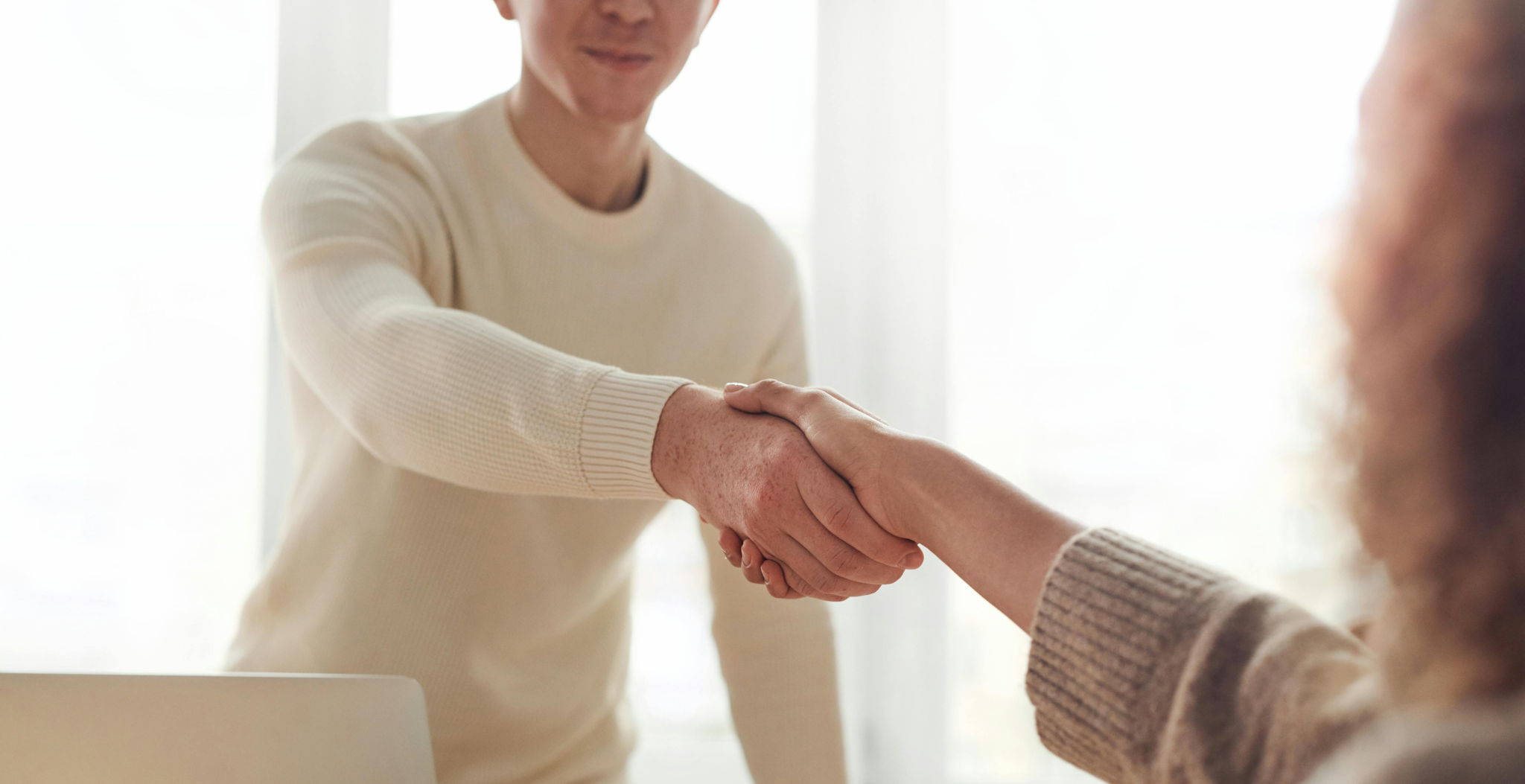 Moins de Belges démissionnent : les départs volontaires diminuent de près de 11 % en un an 