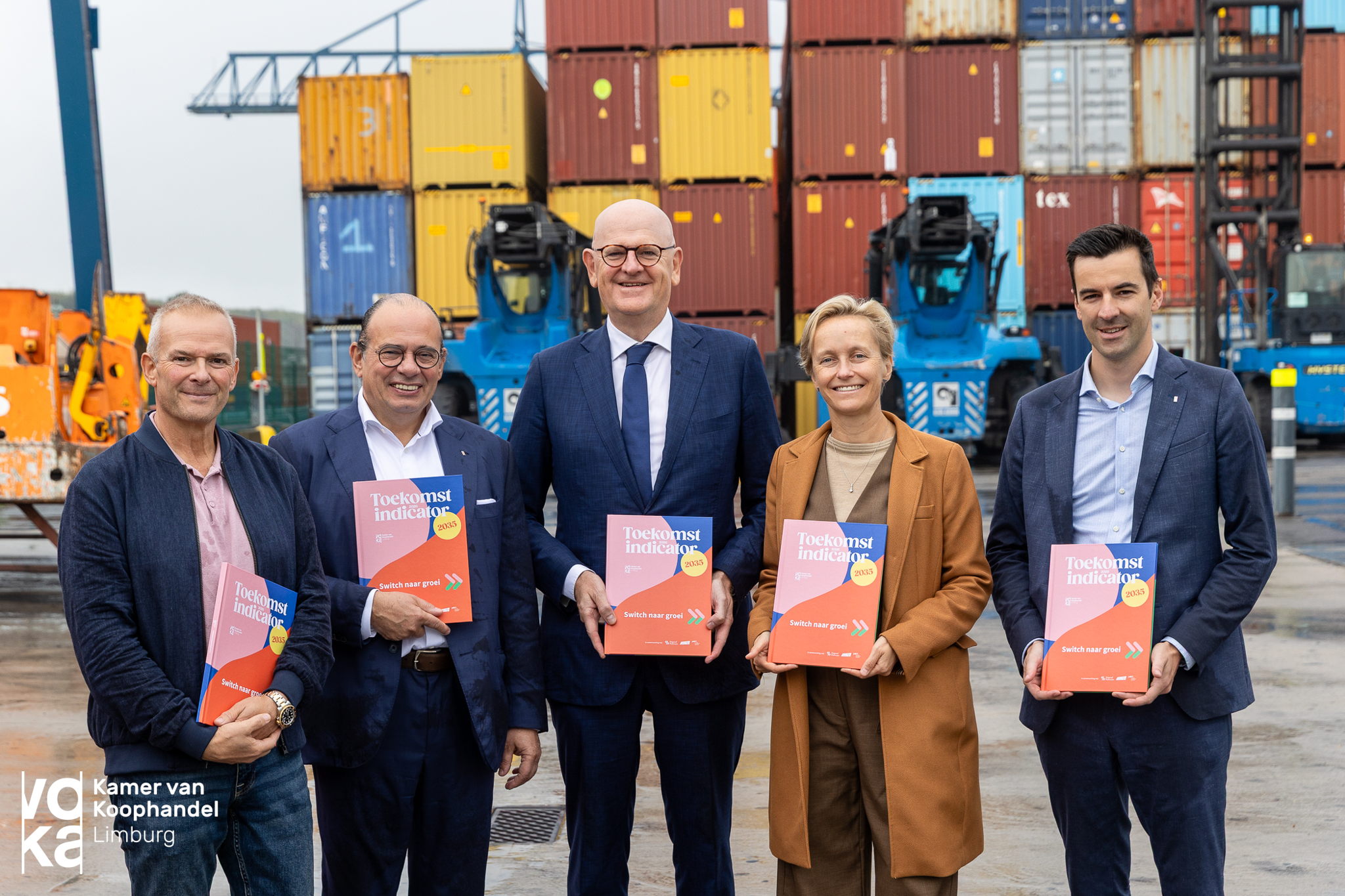 David Huybrechts (Inland Terminals Group), Joris Vrancken (Voka - KvK Limburg), Jos Lantmeeters (Gouverneur), Annick De Ridder (Vlaams minister) & Jonas De Raeve (Voka - KvK Limburg) David Huybrechts (Inland Terminals Group), Joris Vrancken (Voka - KvK Limburg), Jos Lantmeeters (Gouverneur), Annick De Ridder (Vlaams minister) & Jonas De Raeve (Voka - KvK Limburg)
