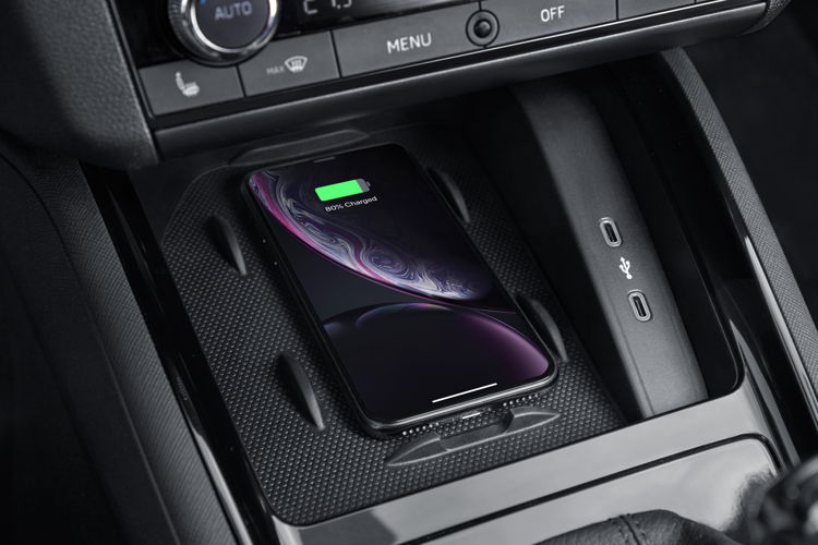 Combined with the optional Phone Box for inductive charging, this new technology enables completely wireless smartphone use inside the vehicle.