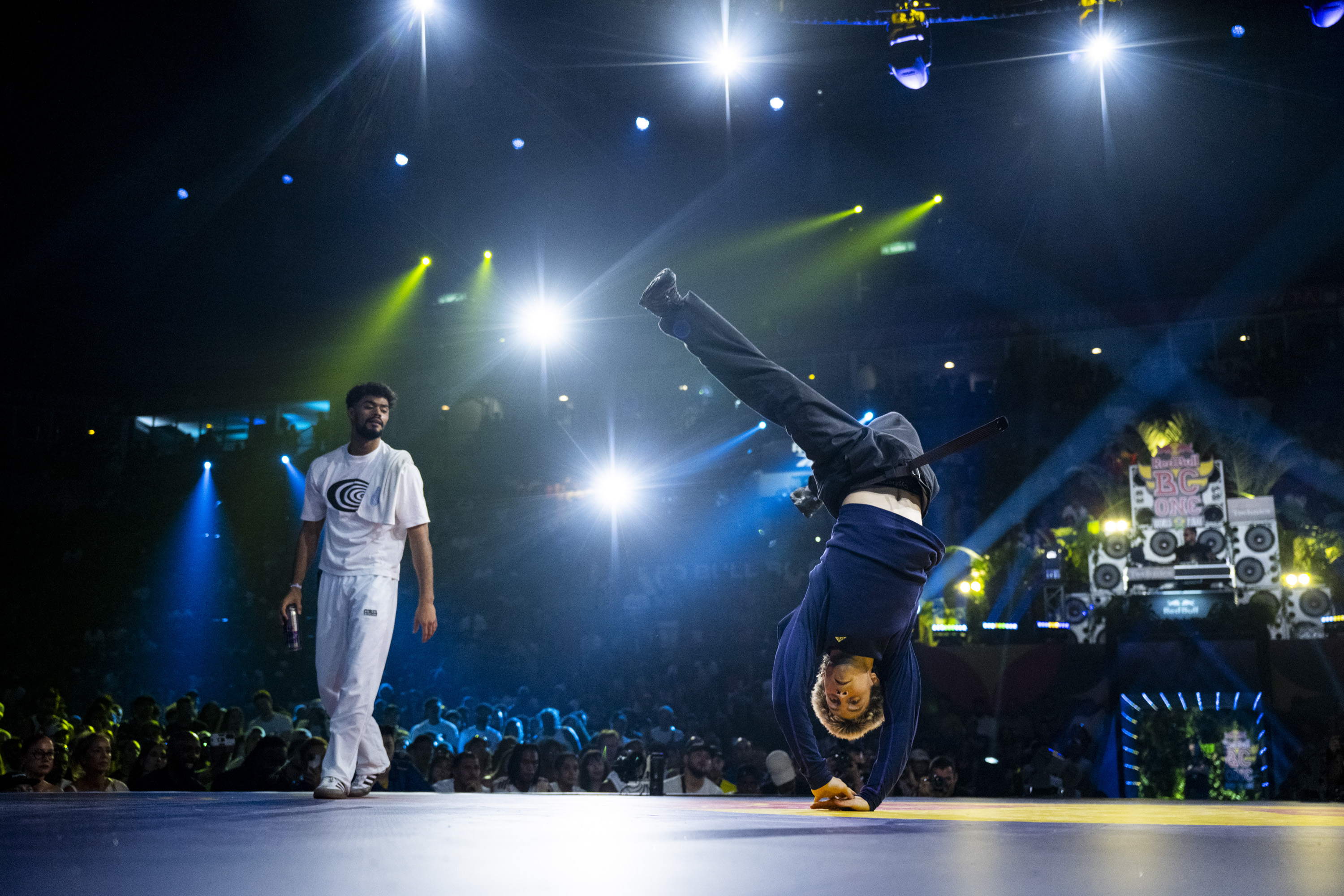 Robb (rechts) tijdens de battle tegen b-boy Alvin (links).