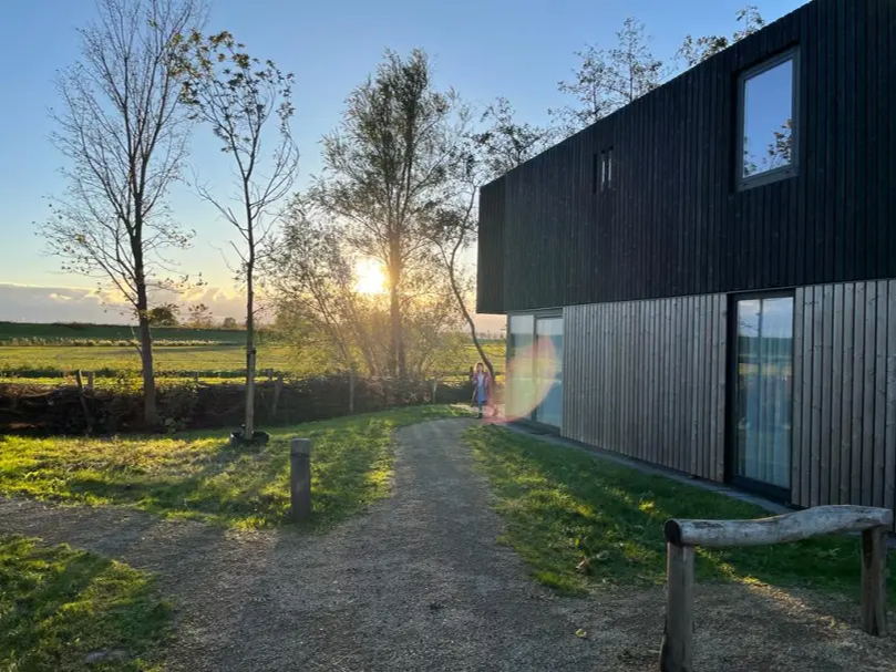 "Ontspan en geniet van het duurzame paradijs van Roompot Lakeside Resort Brielle"