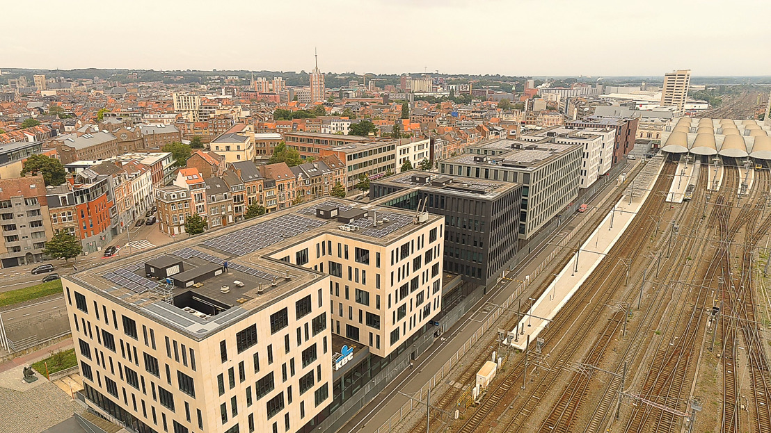 INSAVER INSTALLS SOLAR PANELS ON THE ROOF OF THE KBC BUILDING IN THE HEART OF LOUVAIN