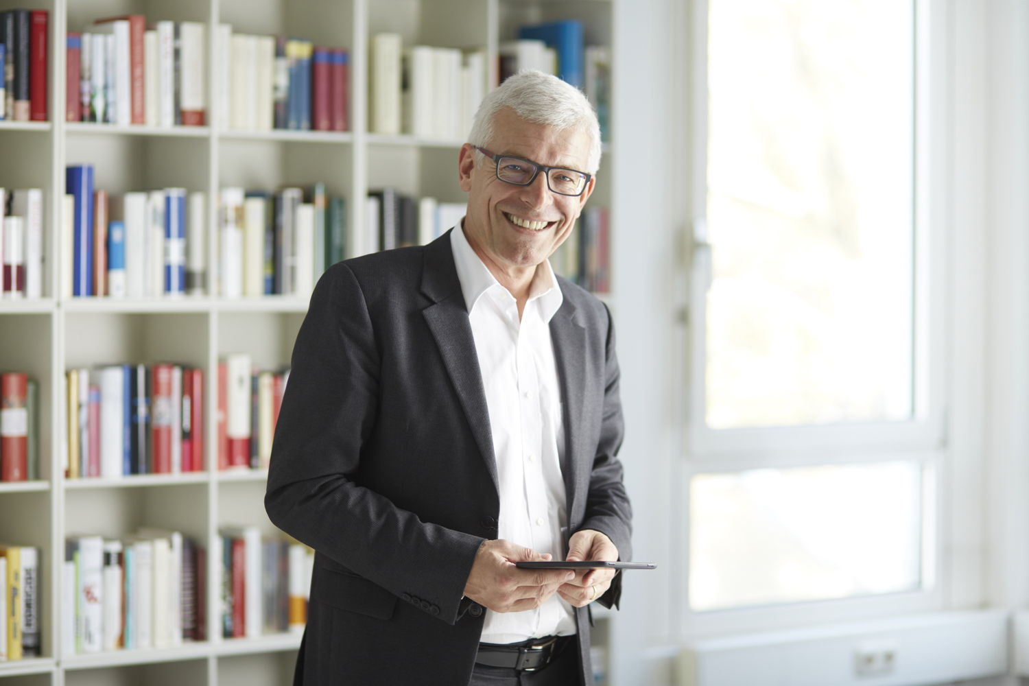 Dr. Roppel hat die Verzahnung des Digital- und Filialgeschäfts erfolgreich vorangetrieben.