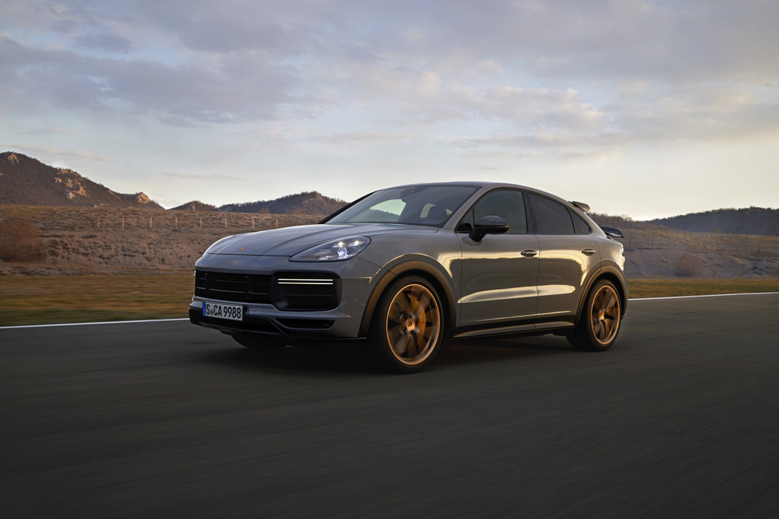 New sporting hero from Porsche: the Cayenne Turbo GT