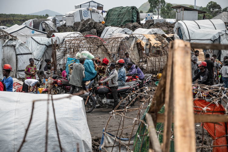 People living in camps, like Nzulo camp, are fleeing to Goma as fightings take place some kilometers away. Copyright: Moses Sawasawa
