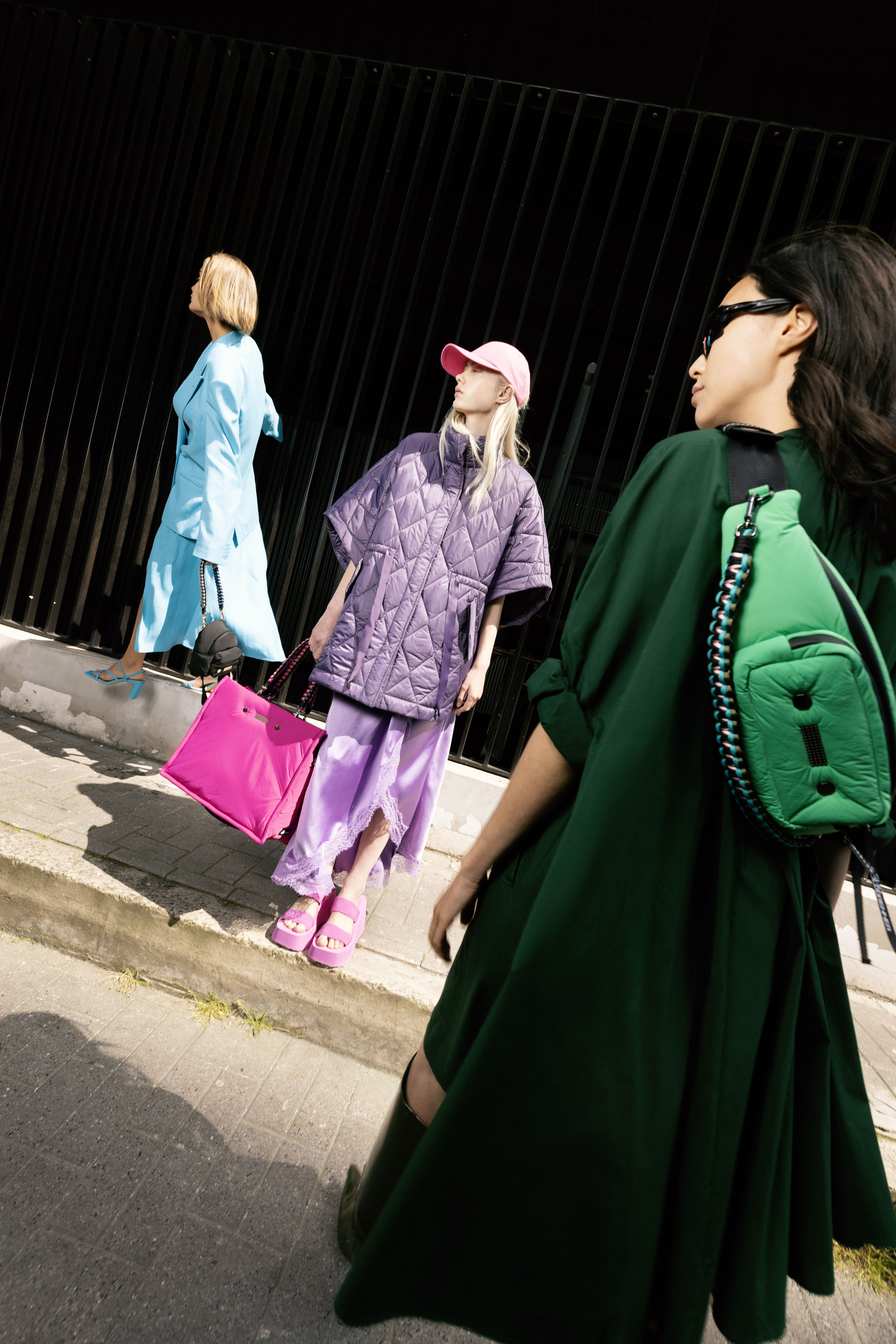 Clio Goldbrenner lanceert eerste nylon handtassenlijn 'MOTION'