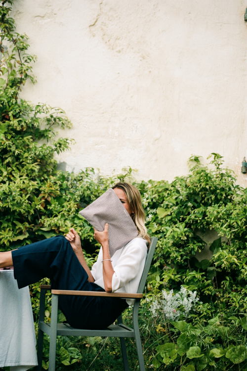 Mardi Editions - Inès Pants - Linen - viscose Navy (150€) and Pouch Linen Vichy (€29,00)