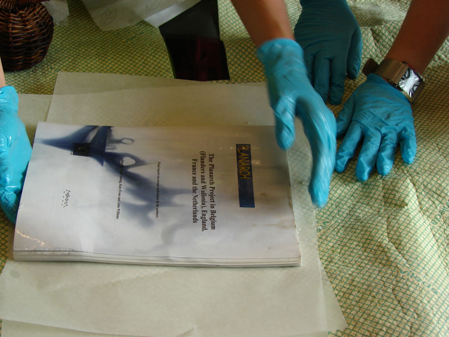 Het ‘doorschieten’ van papier bij waterschade tijdens een calamiteitenoefening