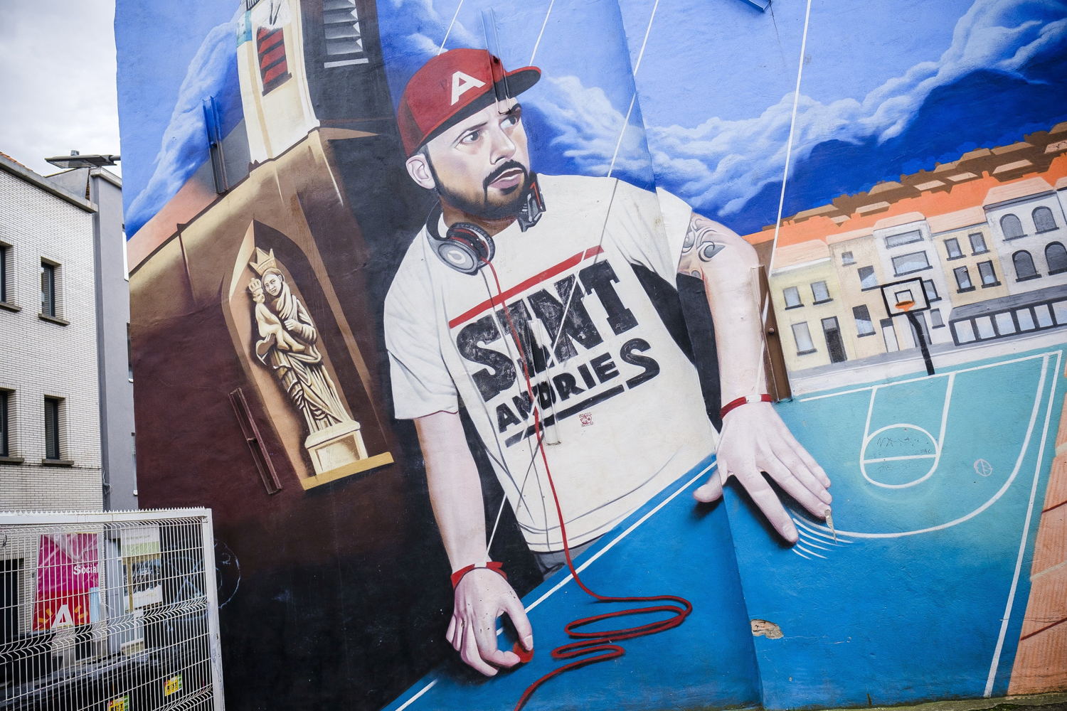 Antwerp Street Art City photo Victoriano Moreno