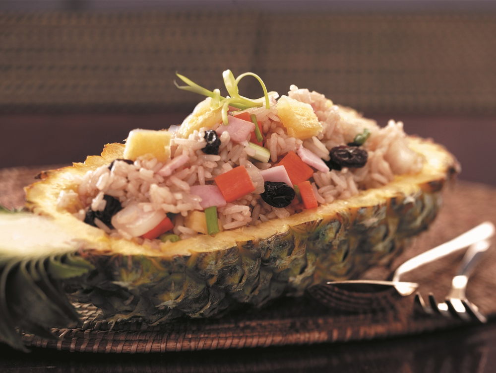 Ananas met gefrituurde rijst