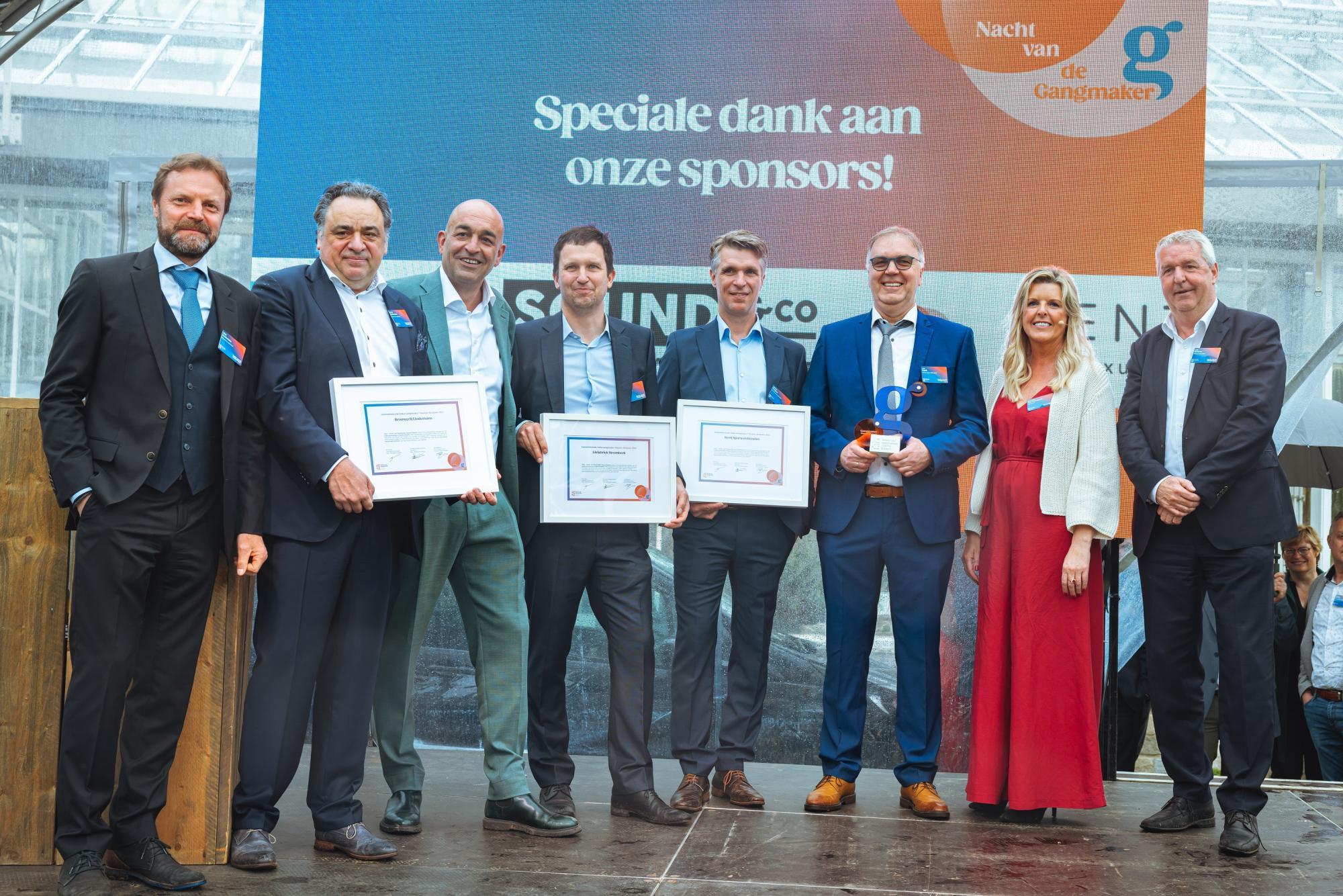 Vlnr Dirk Lindemans (Brouwerij Lindemans), Geert Lindemans (Brouwerij Lindemans), Kris Claes (gedelegeerd bestuurder Voka-KvK Vlaams-Brabant), Dieter Soens (Ijsfabriek Strombeek), Johan Huygens (Scott Sportech Benelux), Jan Ingels (Tiense Suikerraffinaderij), Danielle Vanwesenbeeck (voorzitter Voka-KvK Vlaams-Brabant), Jan Spooren (gouverneur Vlaams-Brabant) Vlnr Dirk Lindemans (Brouwerij Lindemans), Geert Lindemans (Brouwerij Lindemans), Kris Claes (gedelegeerd bestuurder Voka-KvK Vlaams-Brabant), Dieter Soens (Ijsfabriek Strombeek), Johan Huygens (Scott Sportech Benelux), Jan Ingels (Tiense Suikerraffinaderij), Danielle Vanwesenbeeck (voorzitter Voka-KvK Vlaams-Brabant), Jan Spooren (gouverneur Vlaams-Brabant)