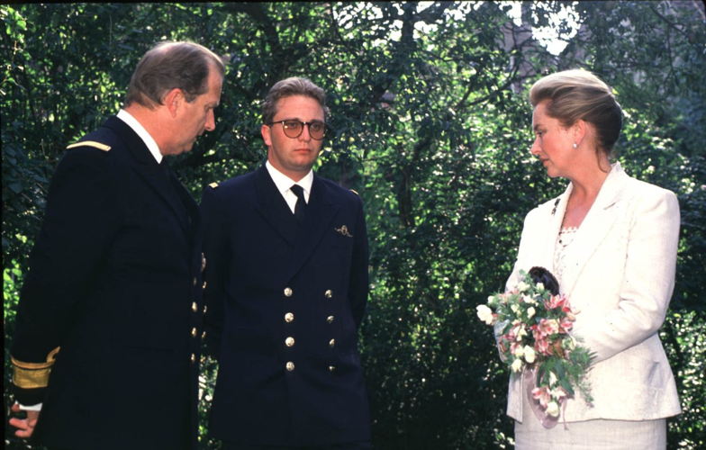 Laurent in uniform met zijn ouders - (c) Photonews