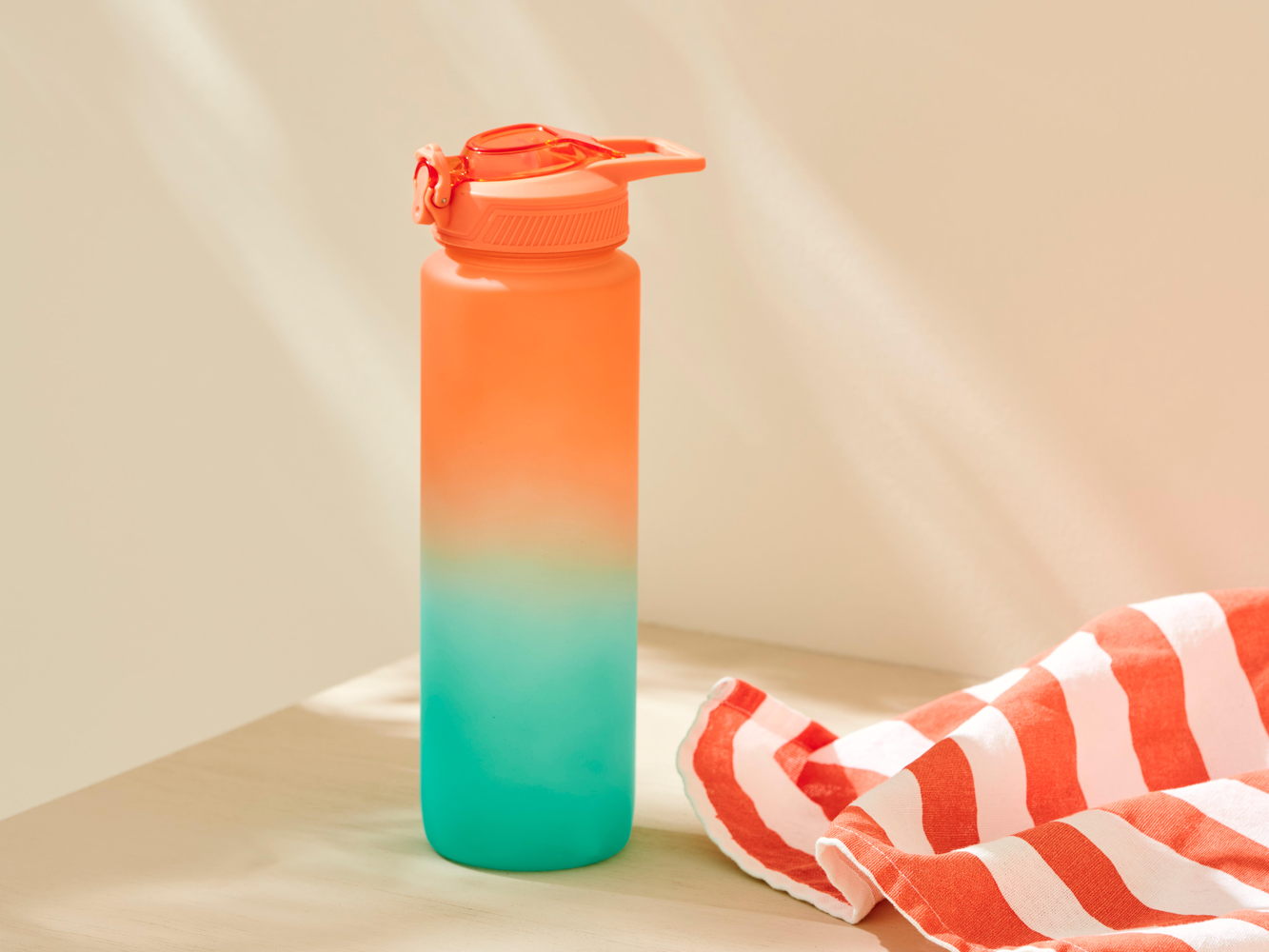 SPLASH DRINK.BOTTLE 1L MIN/YEL_Ø8cmx29,5cmH_PET_€9,95 SPLASH DRINK.BOTTLE 1L MIN/YEL_Ø8cmx29,5cmH_PET_€9,95