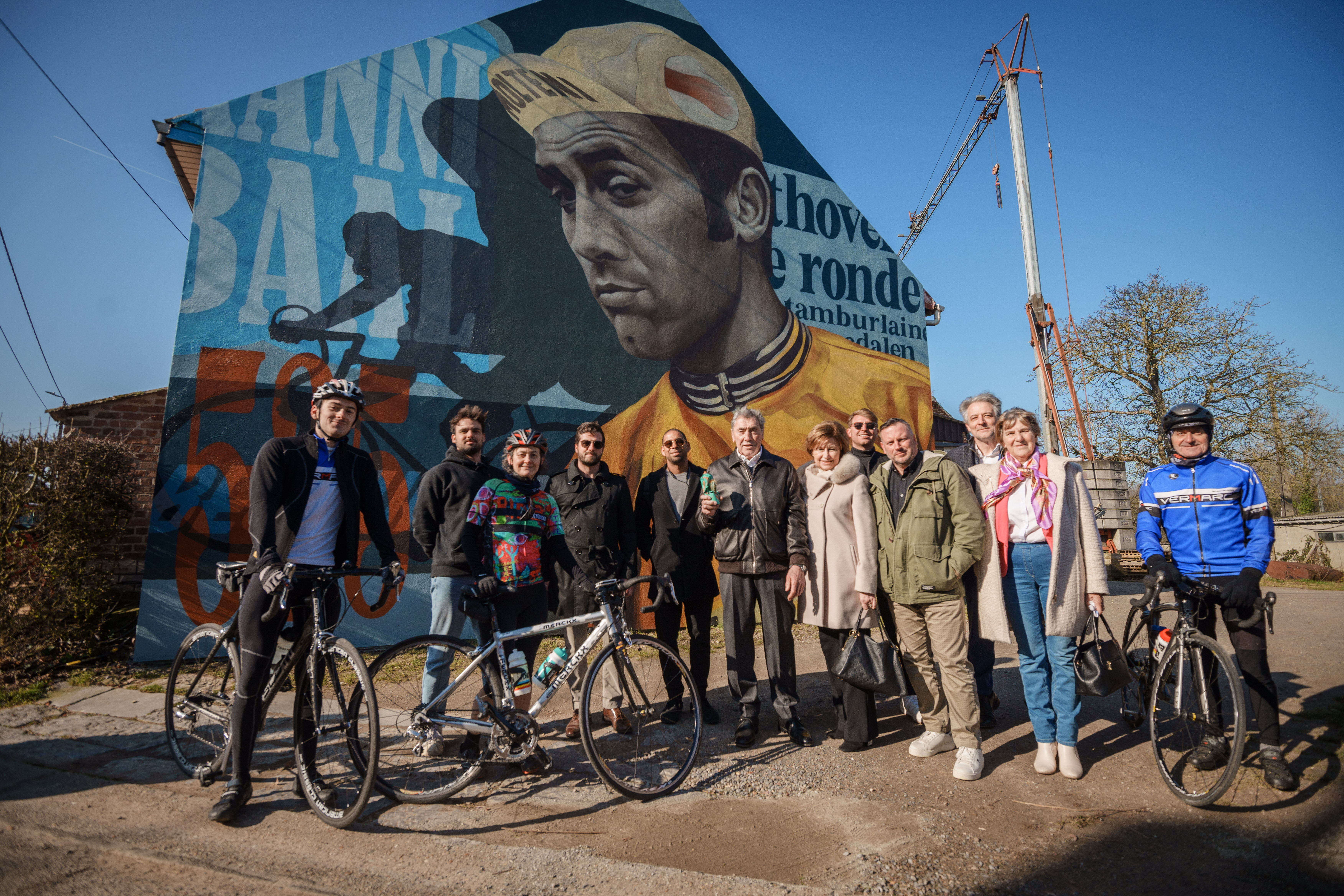 Op 8 maart werd een muurschildering van Eddy Merckx ingehuldigd in Kiezegem.